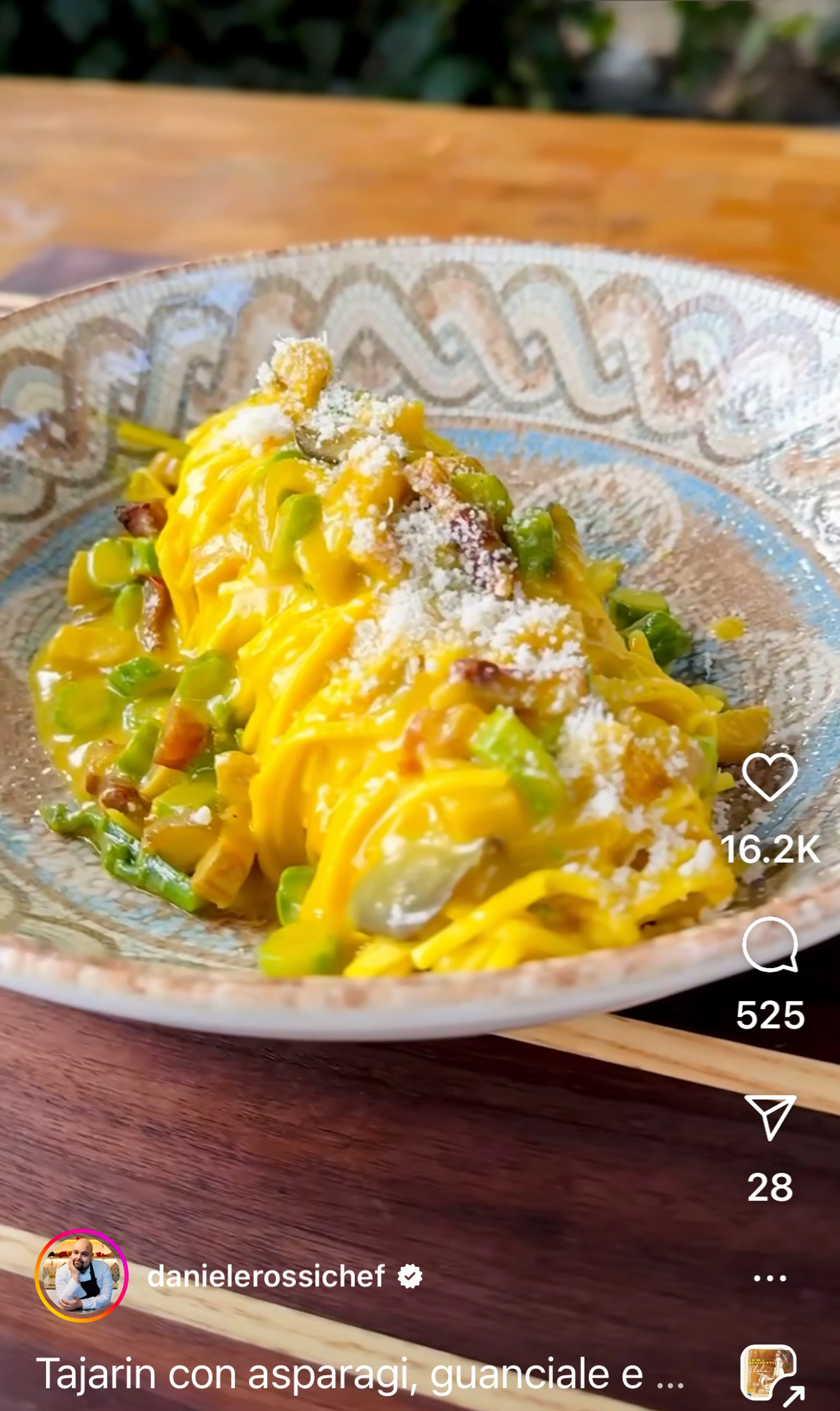 Tajarin con asparagi, guanciale e zafferano
