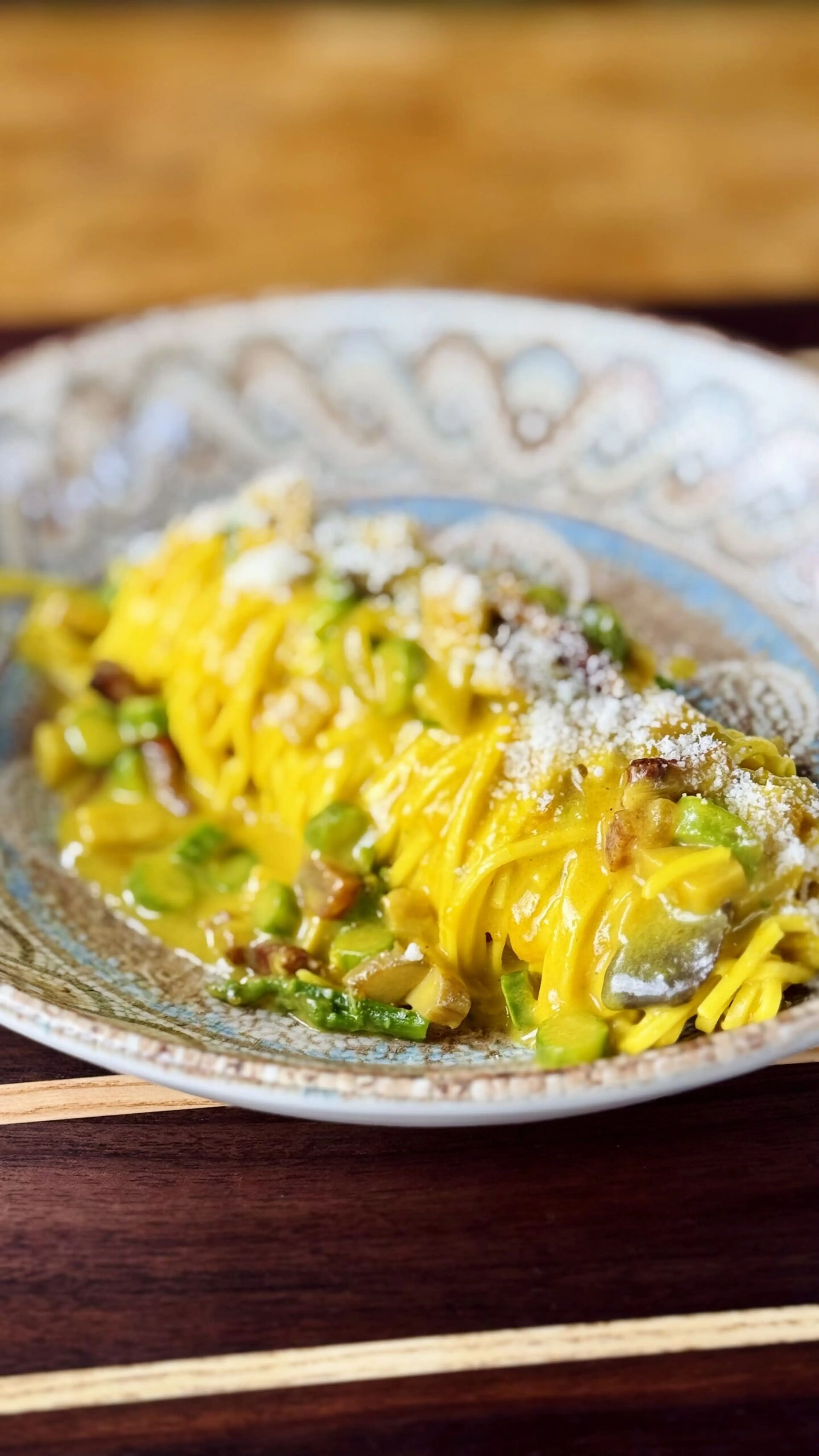 Tajarin con asparagi, guanciale e zafferano