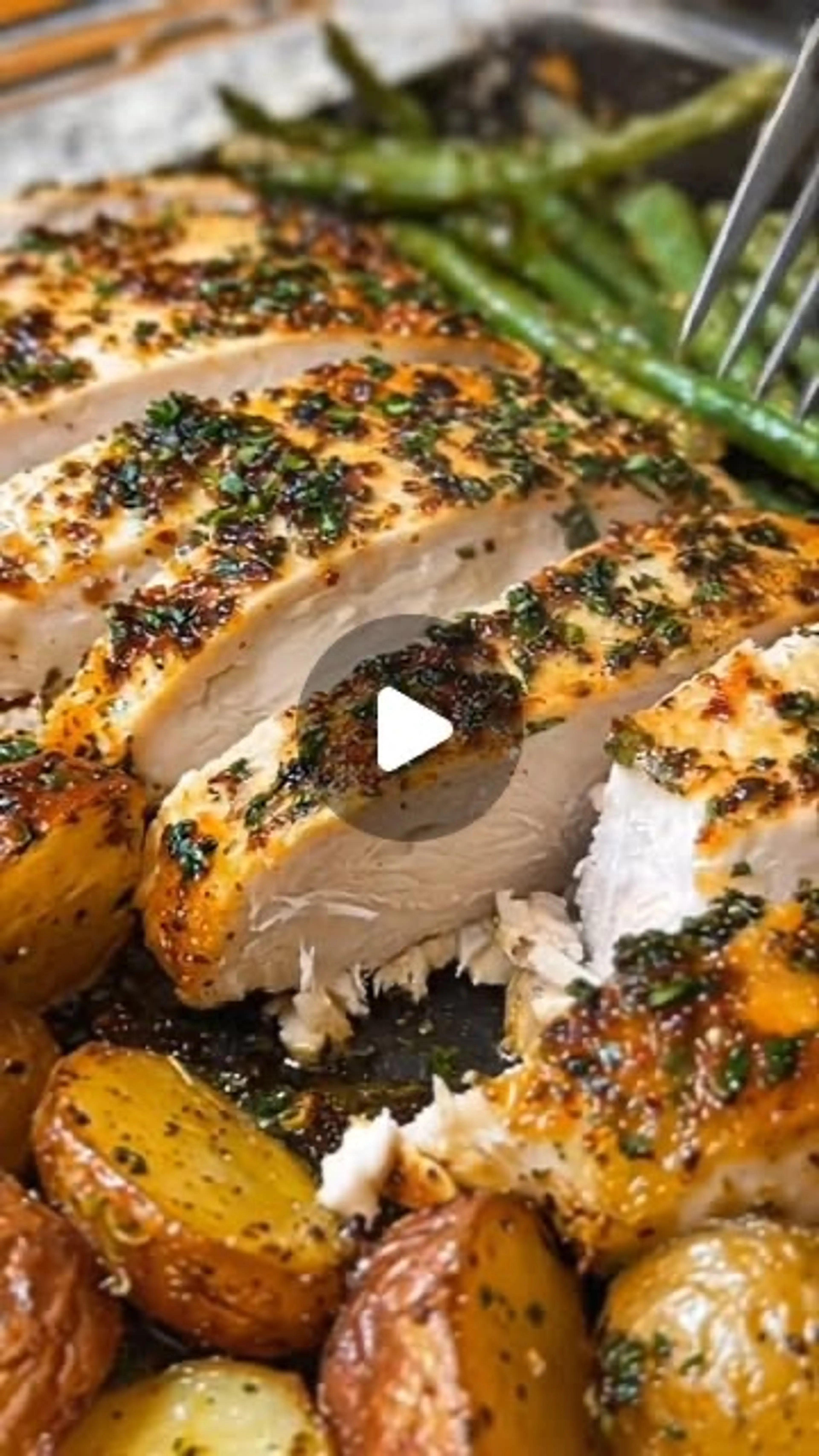 Garlic Herb Chicken with Crispy Potatoes & Green Beans