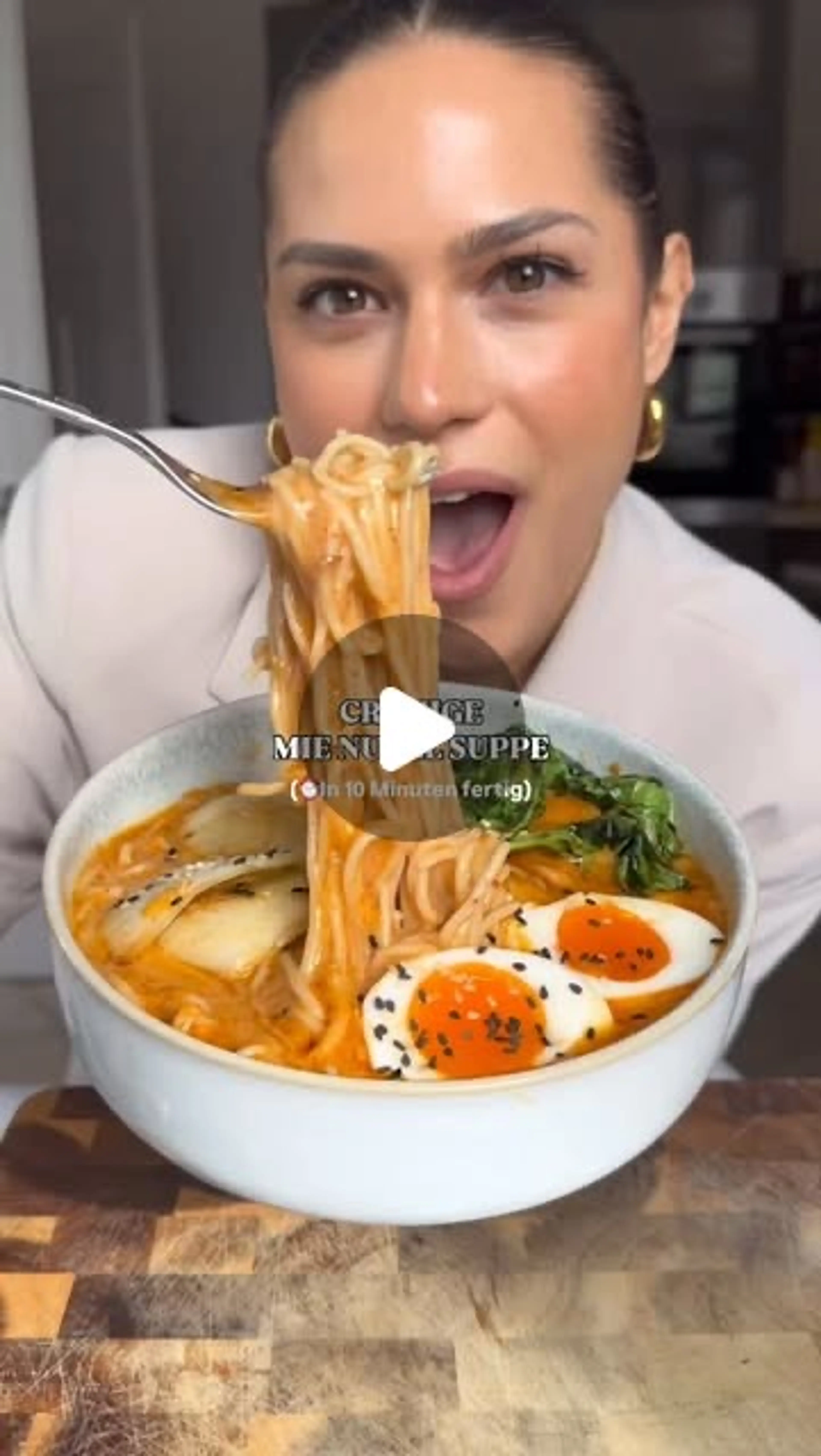 Cremige Mie Nudel Suppe