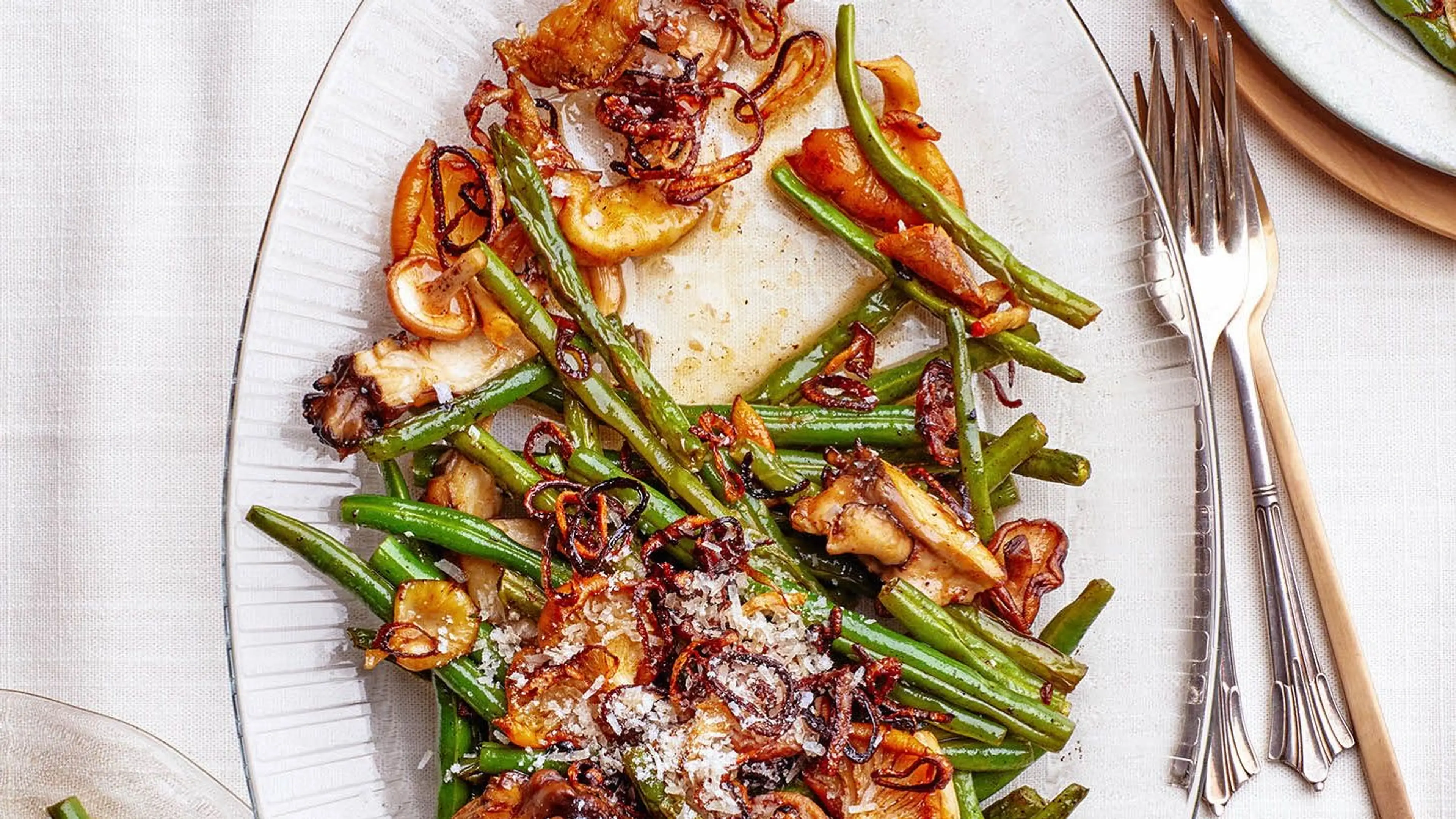 Green Beans and Mushrooms With Crispy Shallots