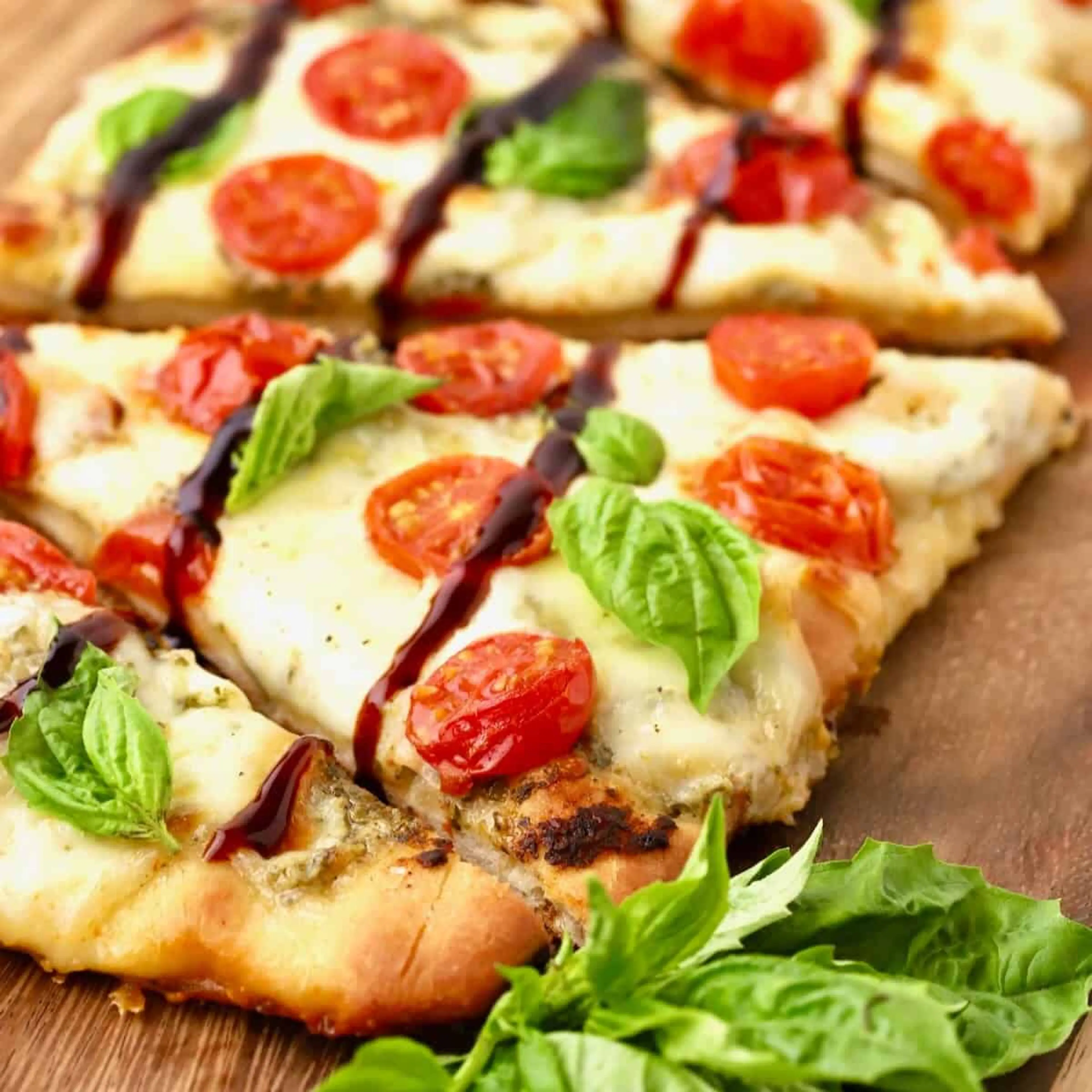 Best Caprese Flatbread (Quick and Easy)