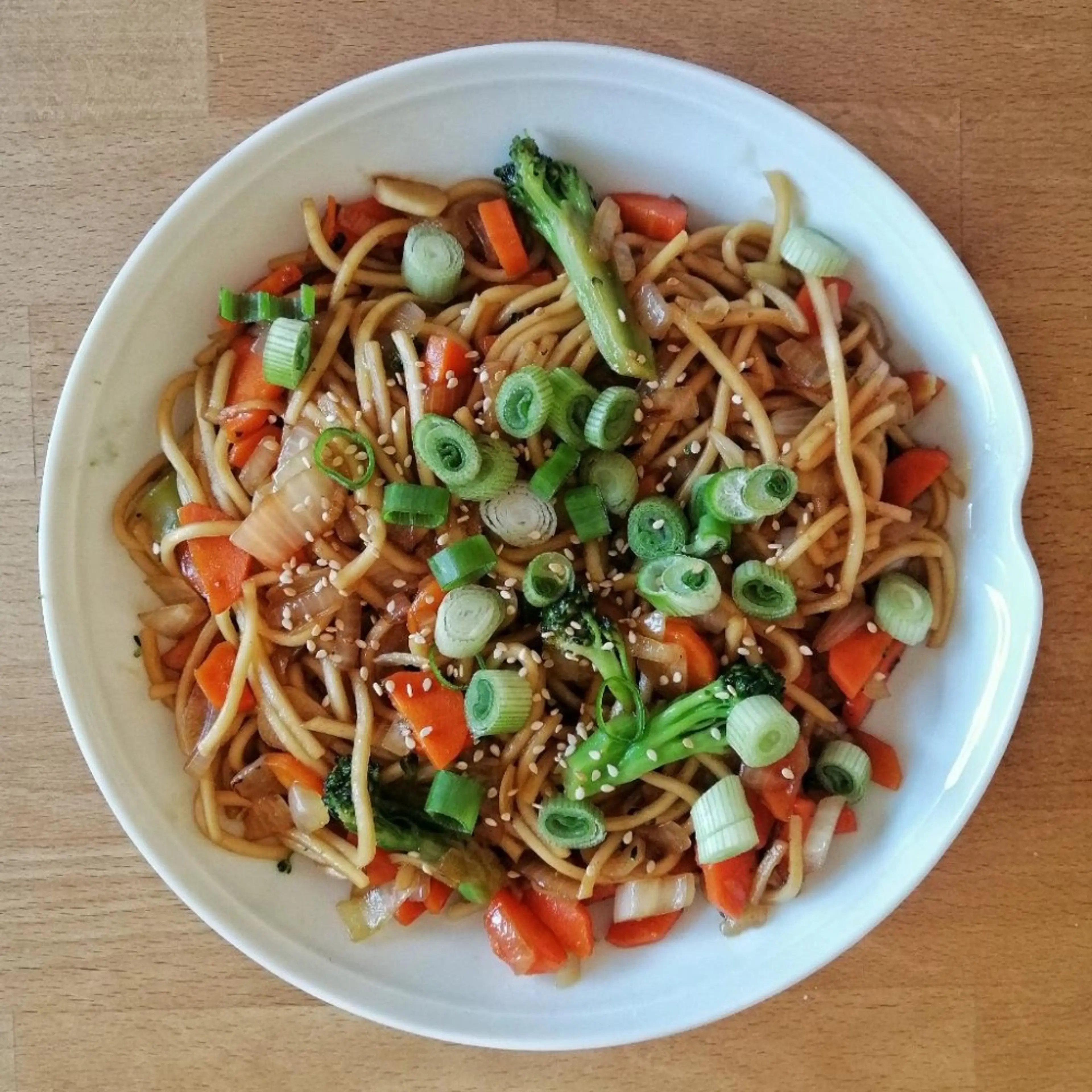 Chinesische Nudeln in Teriyakisoße