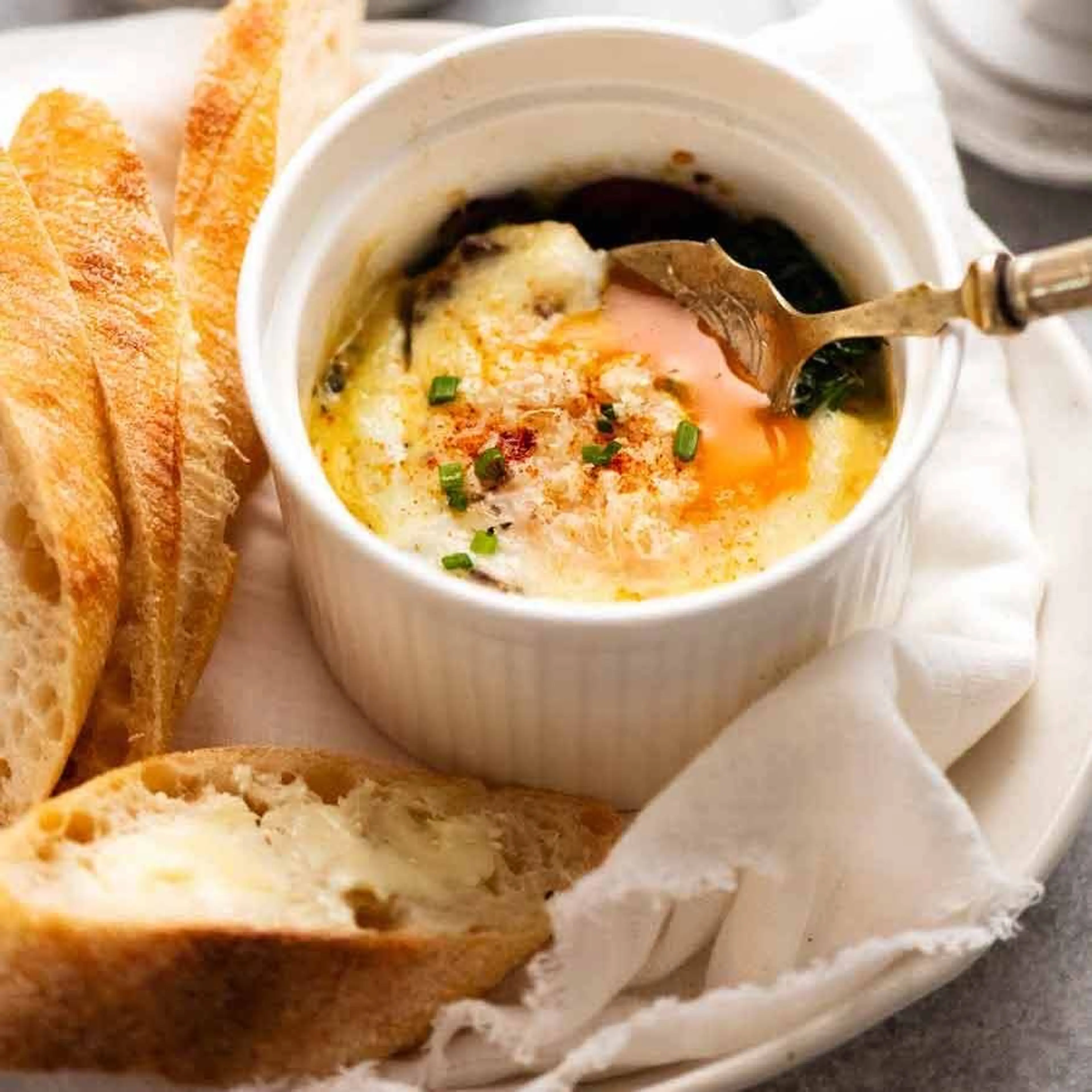 Baked Eggs with Mushrooms (Shirred Eggs)
