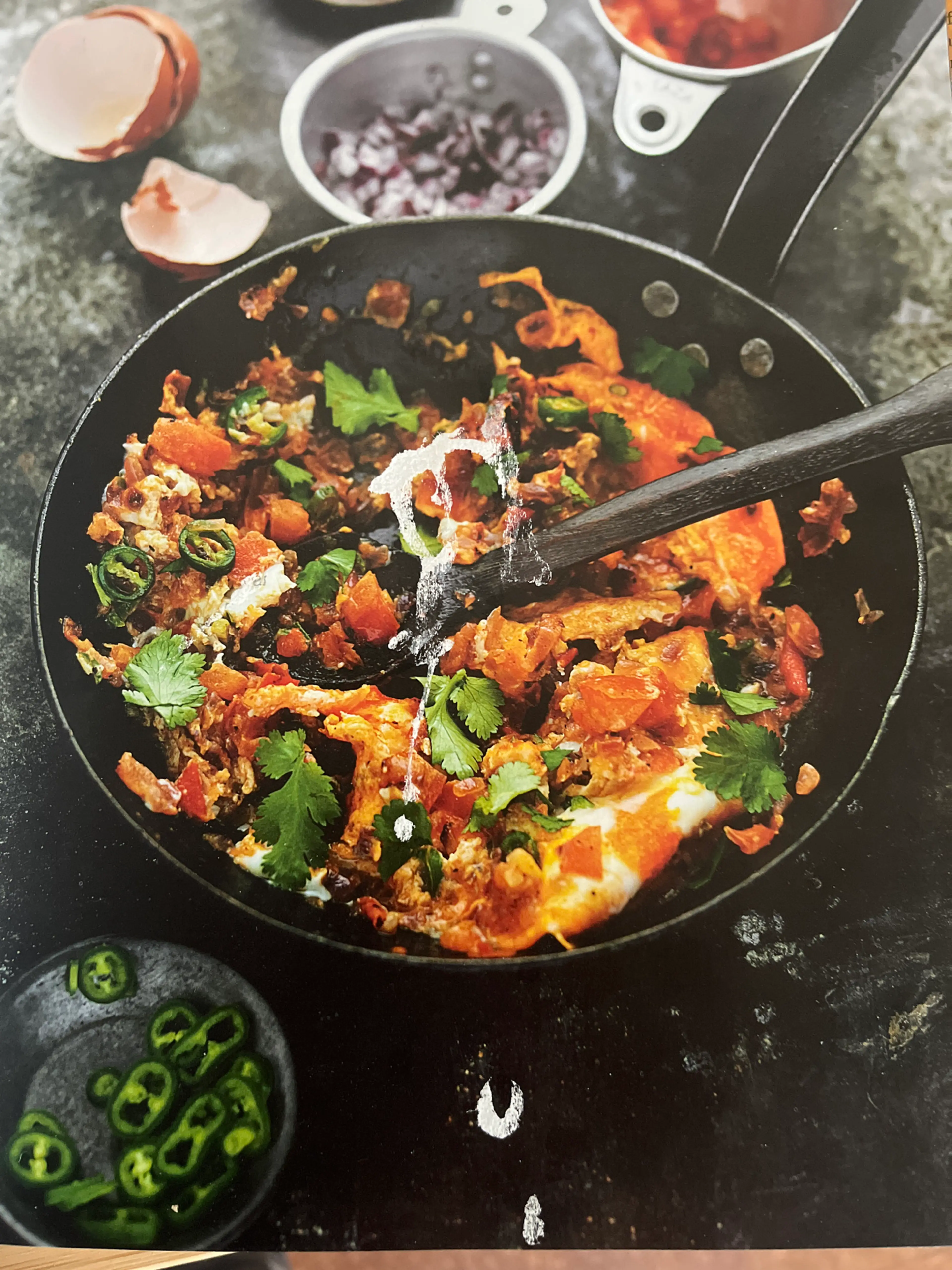 SPICY SCRAMBLED EGGS