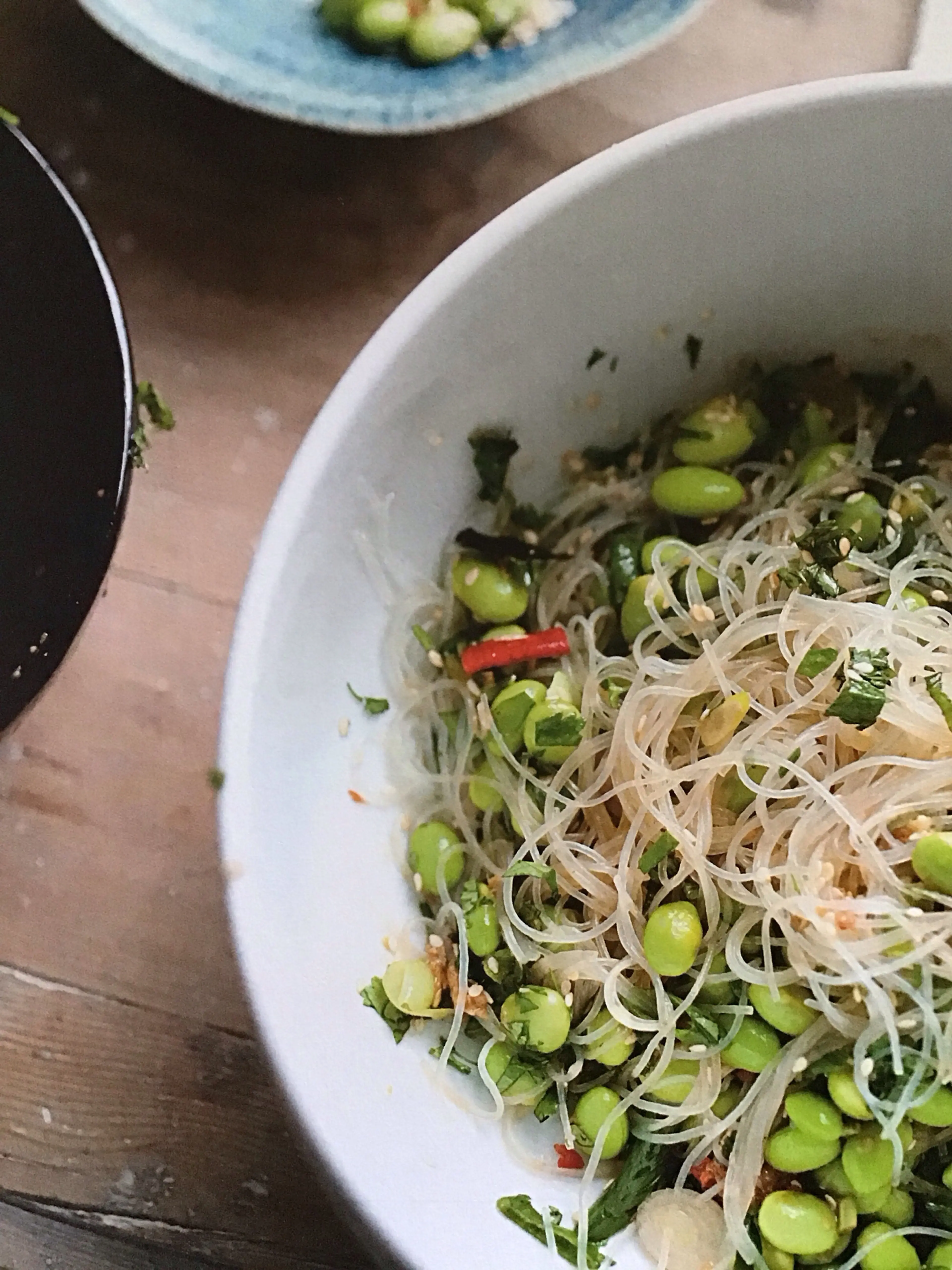 Warme Glasnudeln mit Edamame