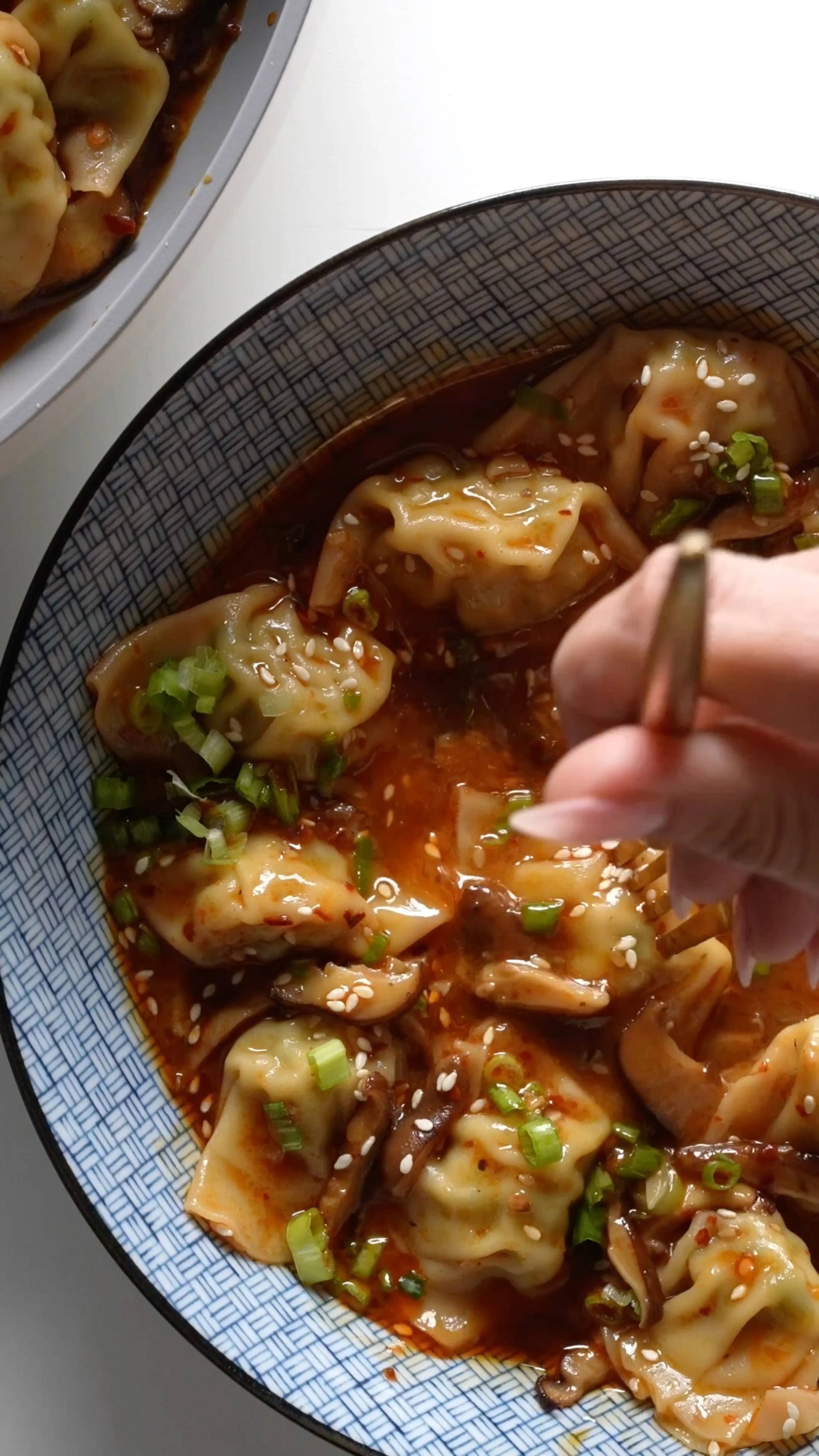 These Chicken Wontons in a Spicy Chili Sauce Are the 15-minu