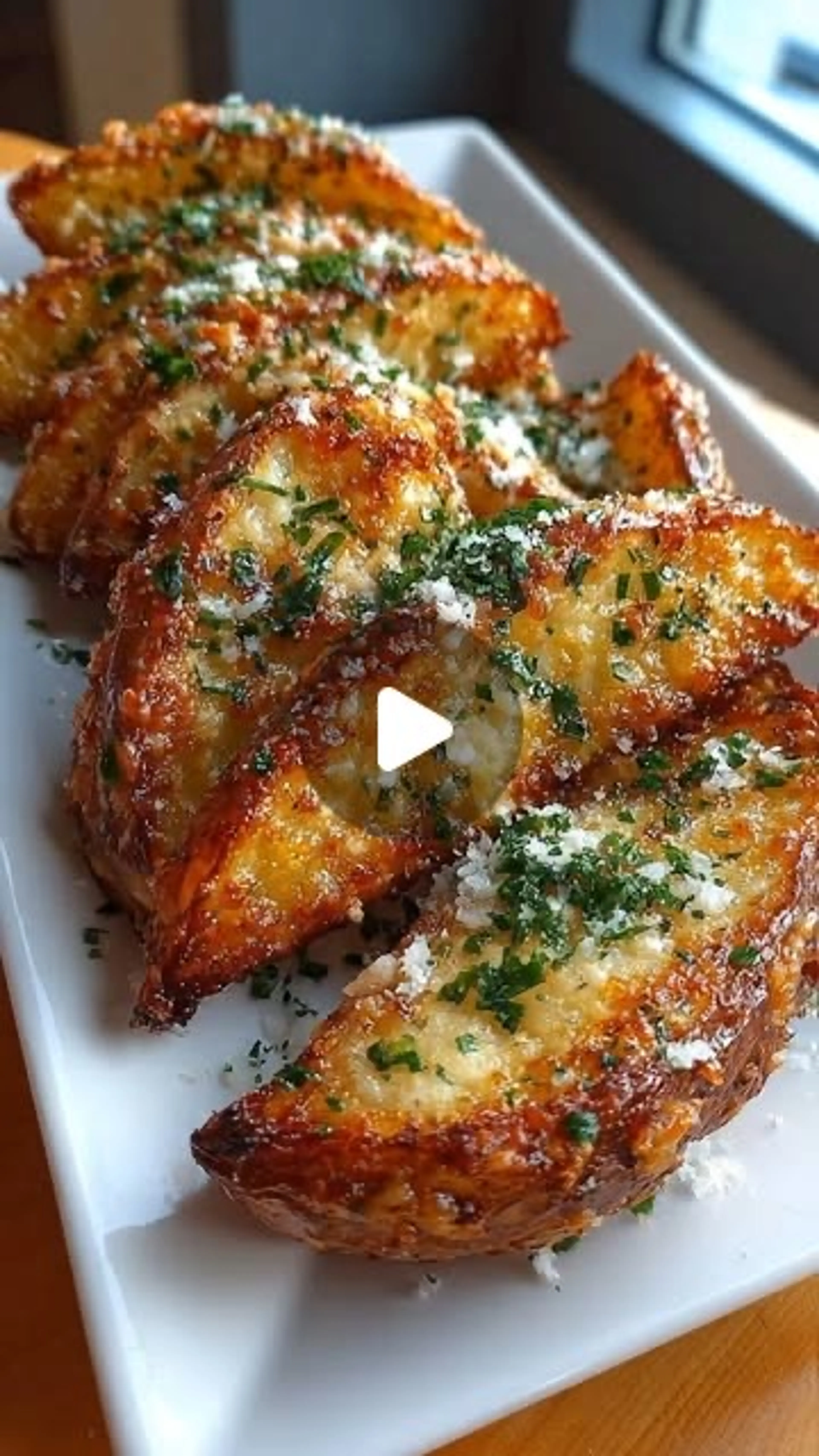 Crispy Garlic Parmesan Potato Wedges