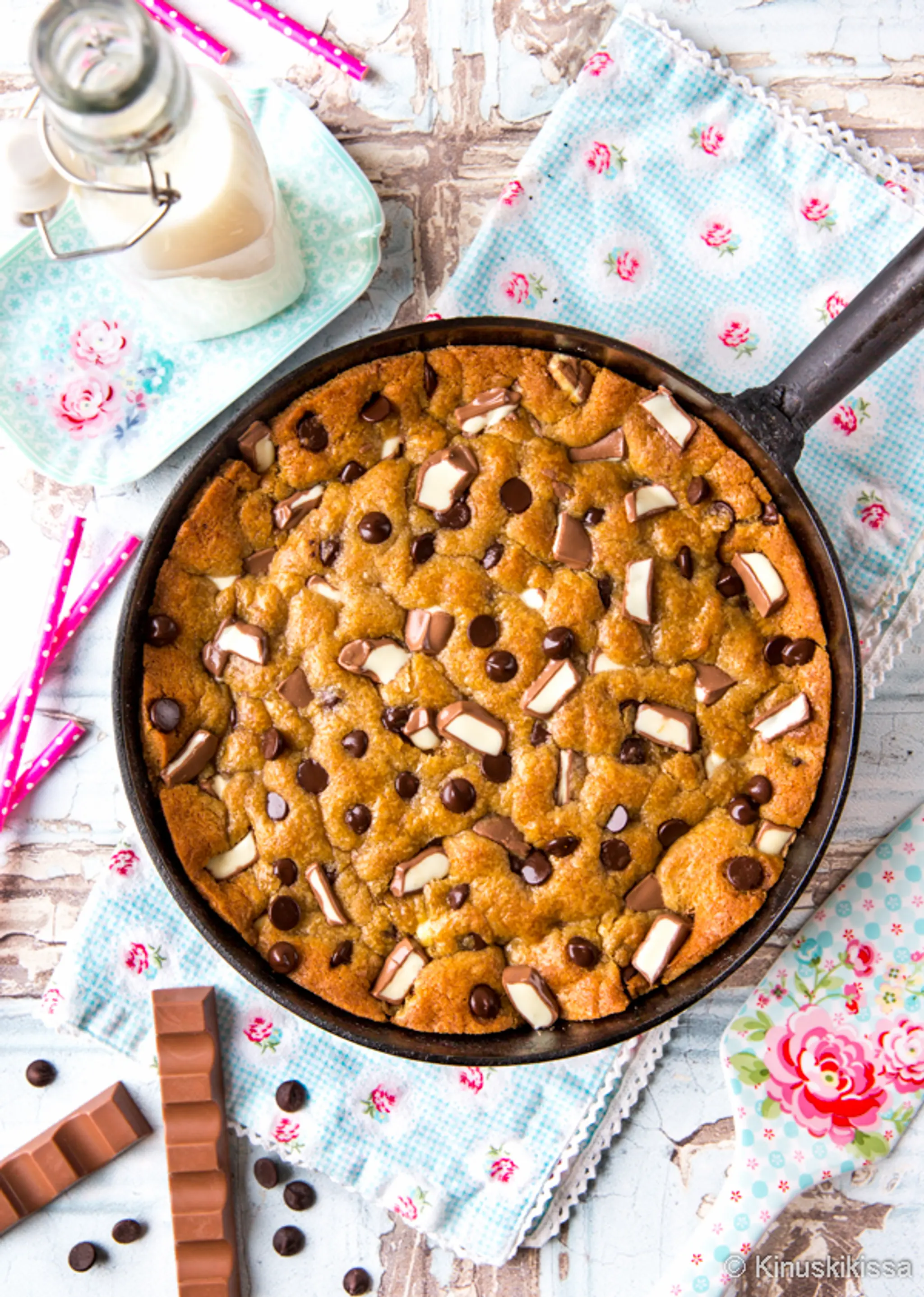 Kinder Cookie Pie