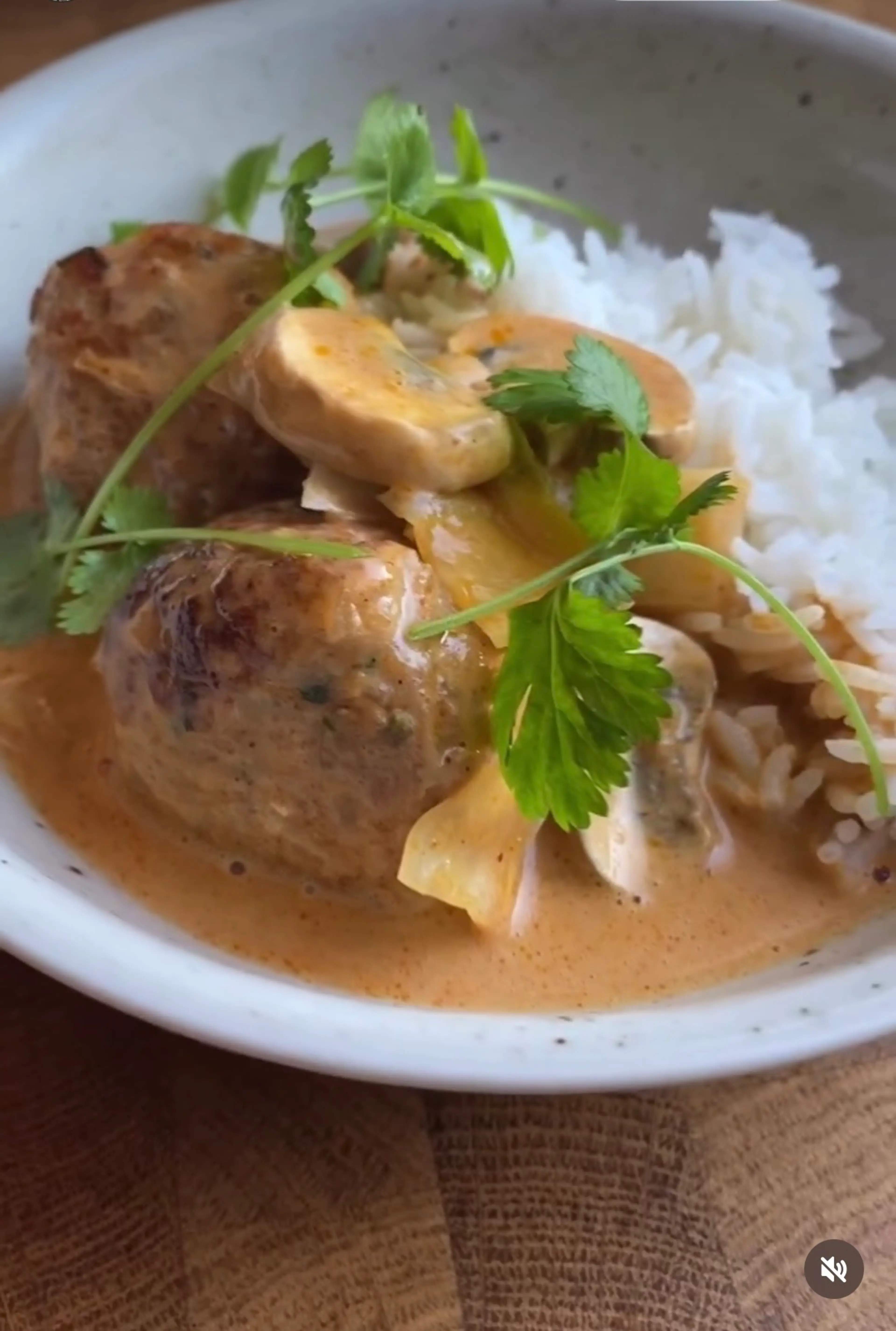 Kycklingköttbullar i Röd Curry