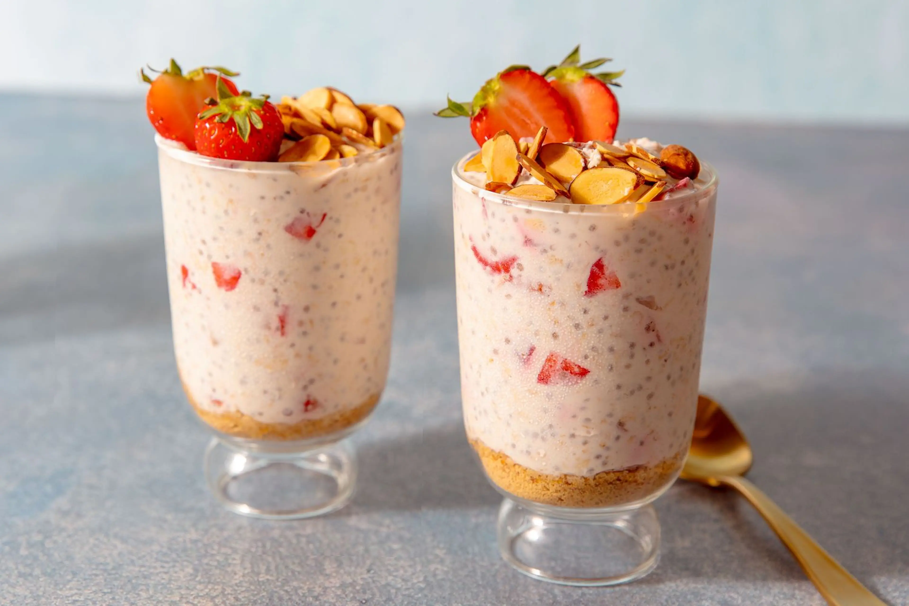 Strawberry Cheesecake Overnight Oats
