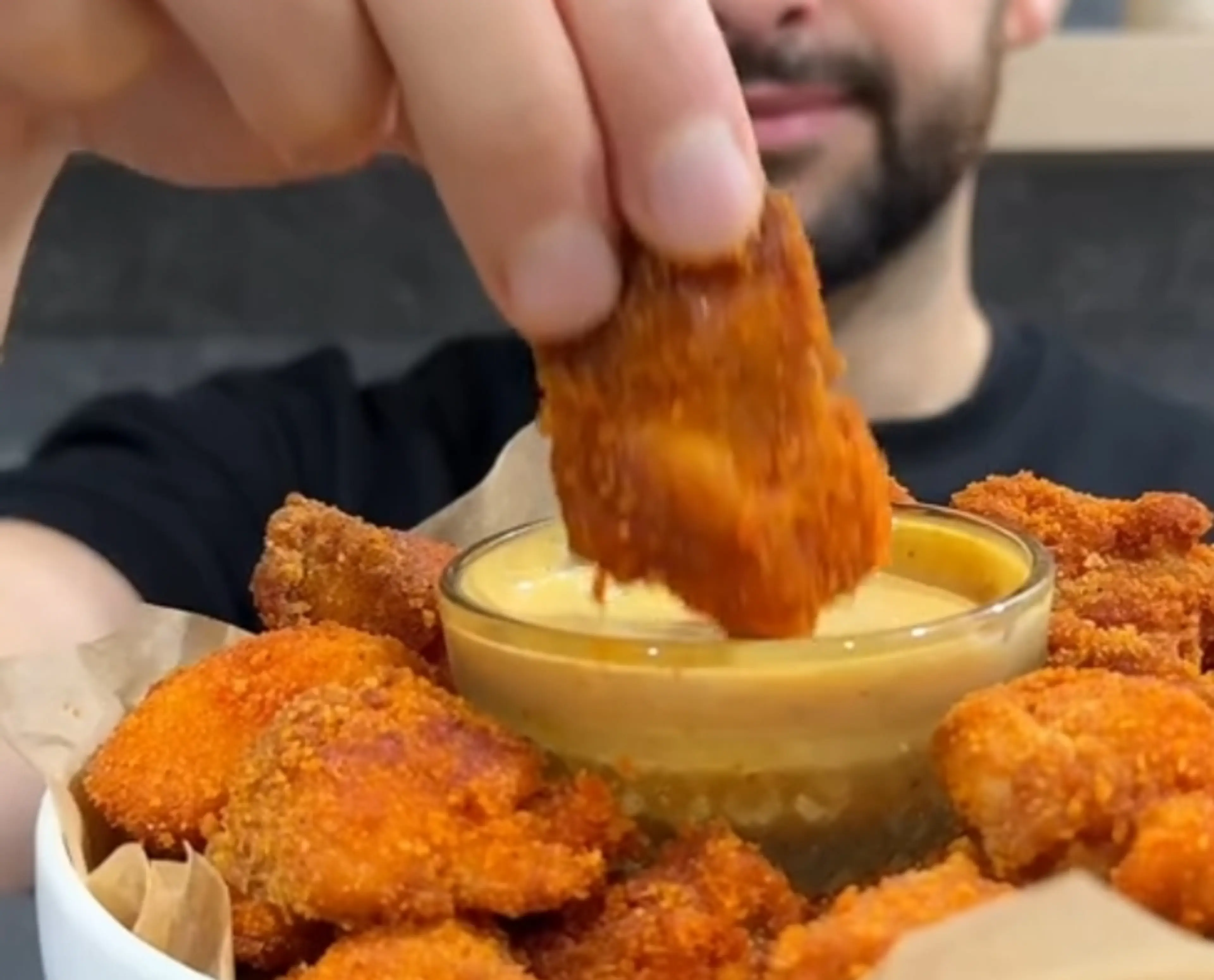 Kippeling met Joppiesaus