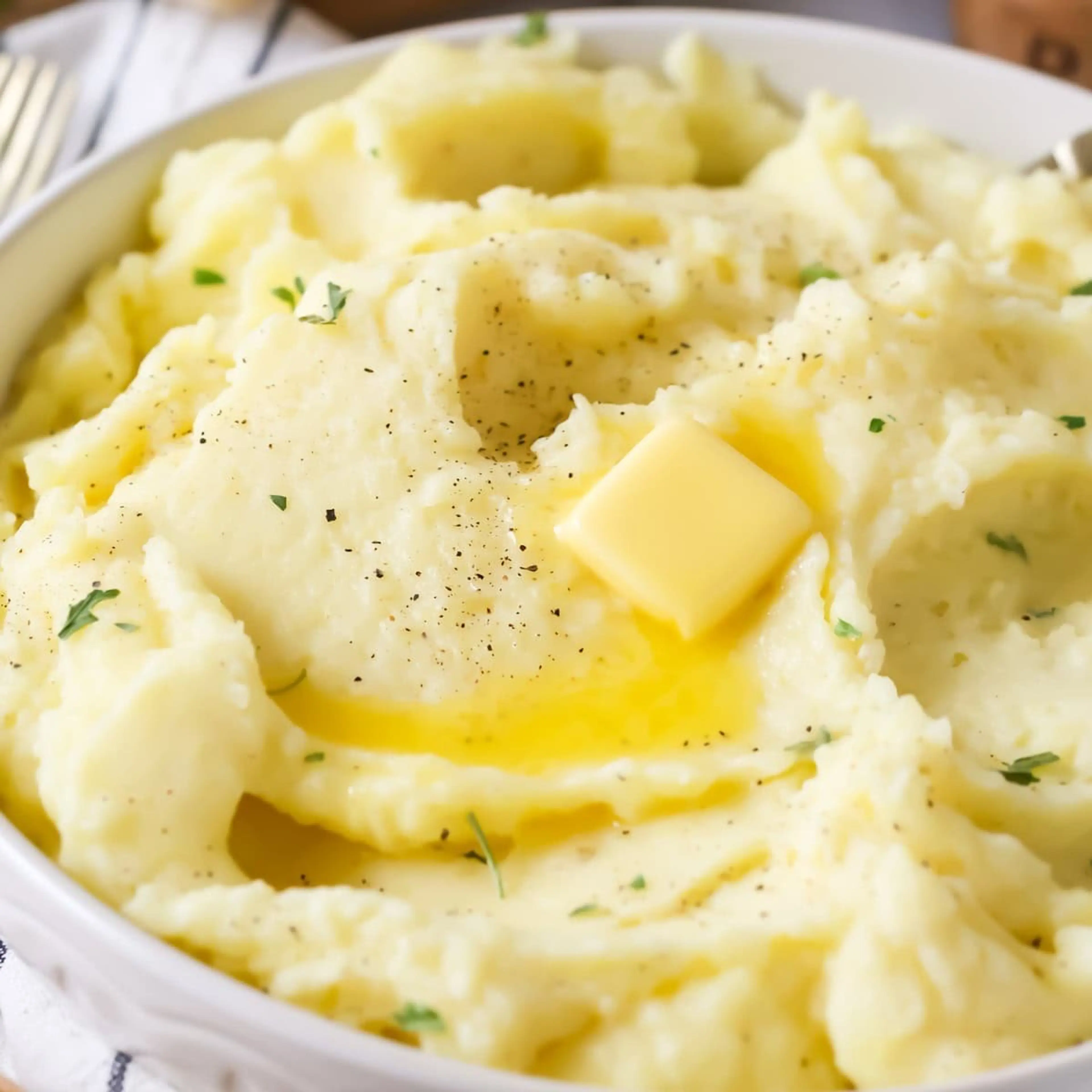 The BEST Mashed Potatoes Recipe (Creamy and Delicious!)