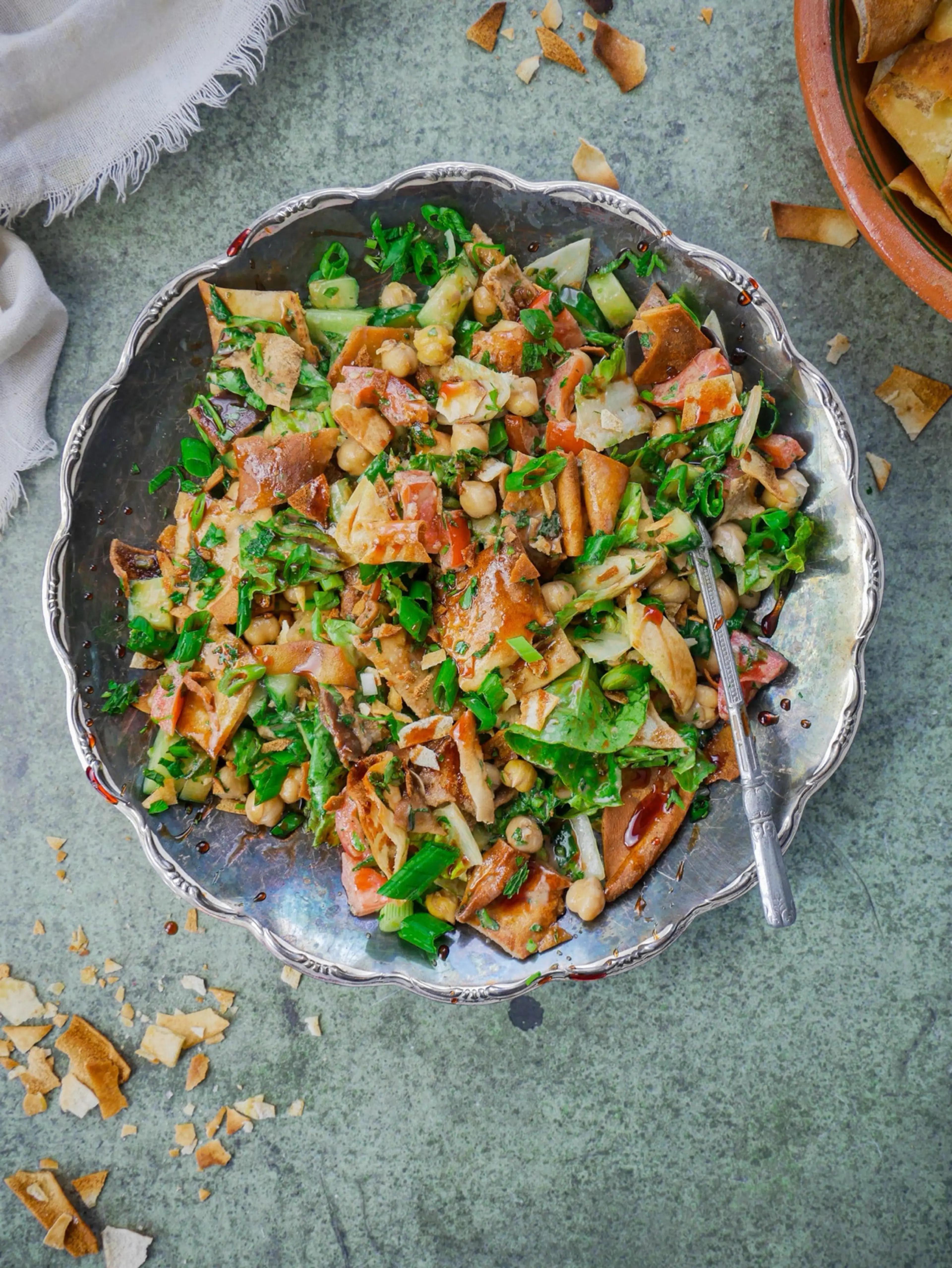 Fattoush mit Kichererbsen (Arabischer Brotsalat)