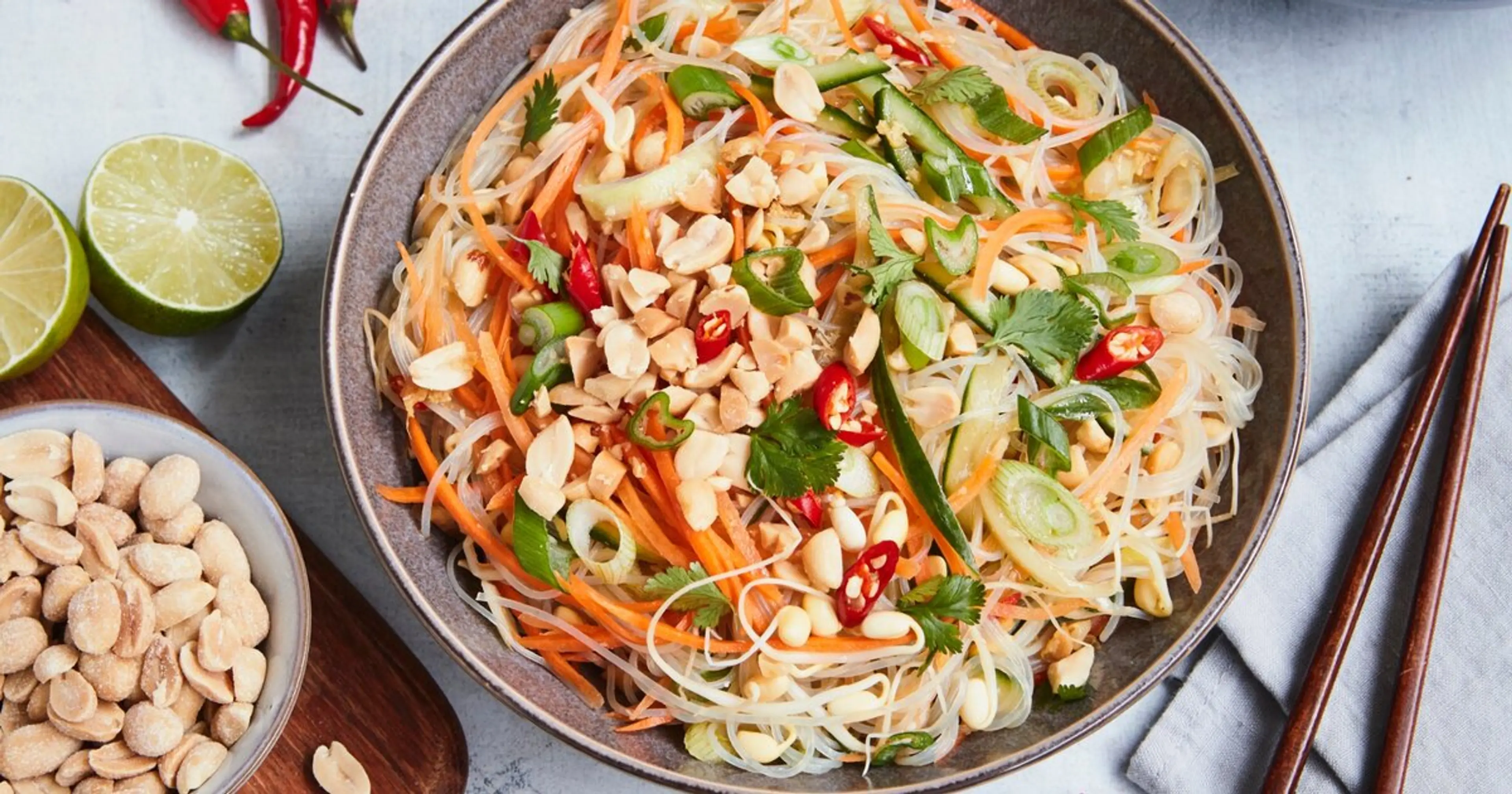 Vegetarischer Glasnudelsalat – leicht & lecker