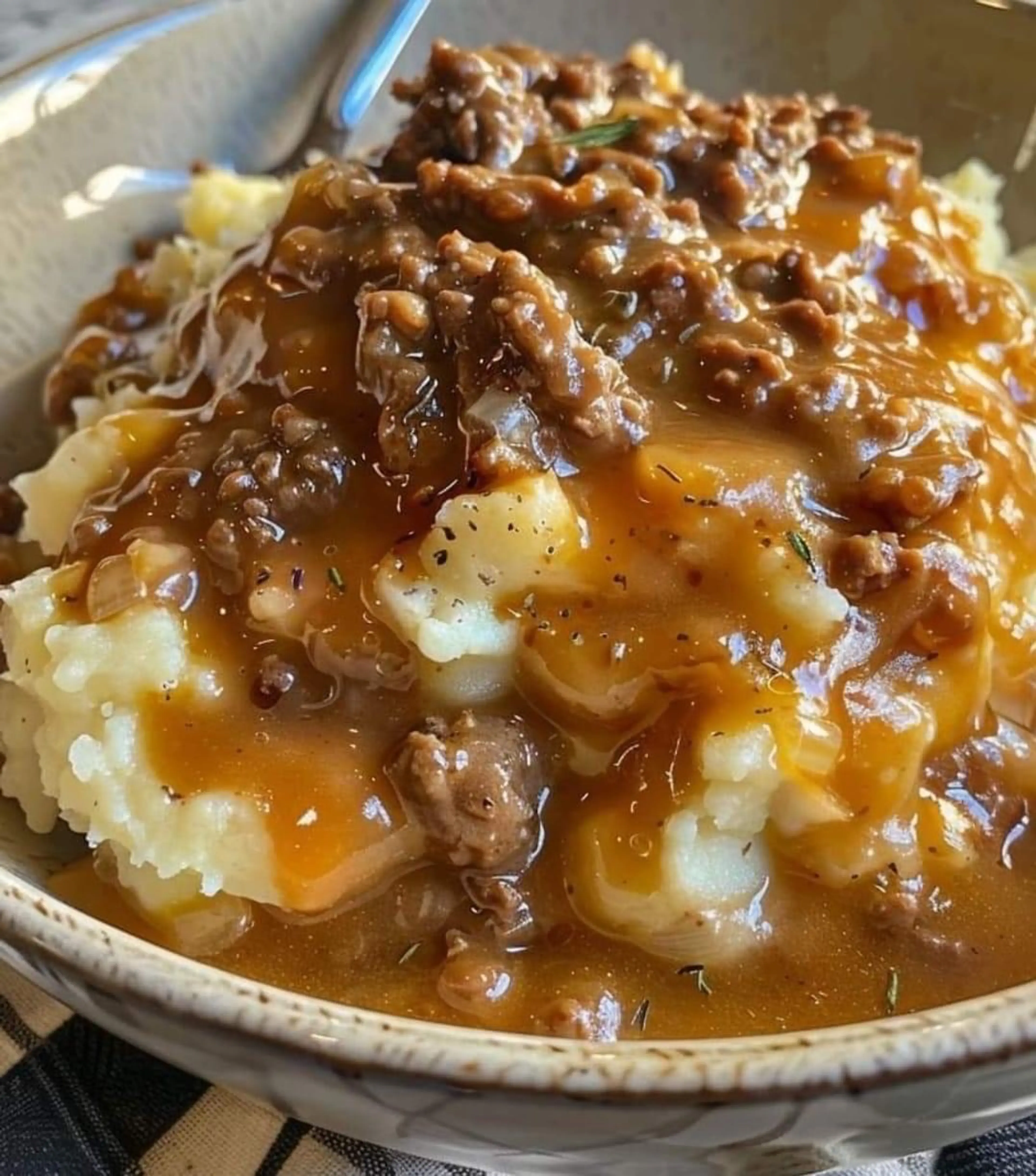 Ground Beef and Gravy Over Mashed Potatoes