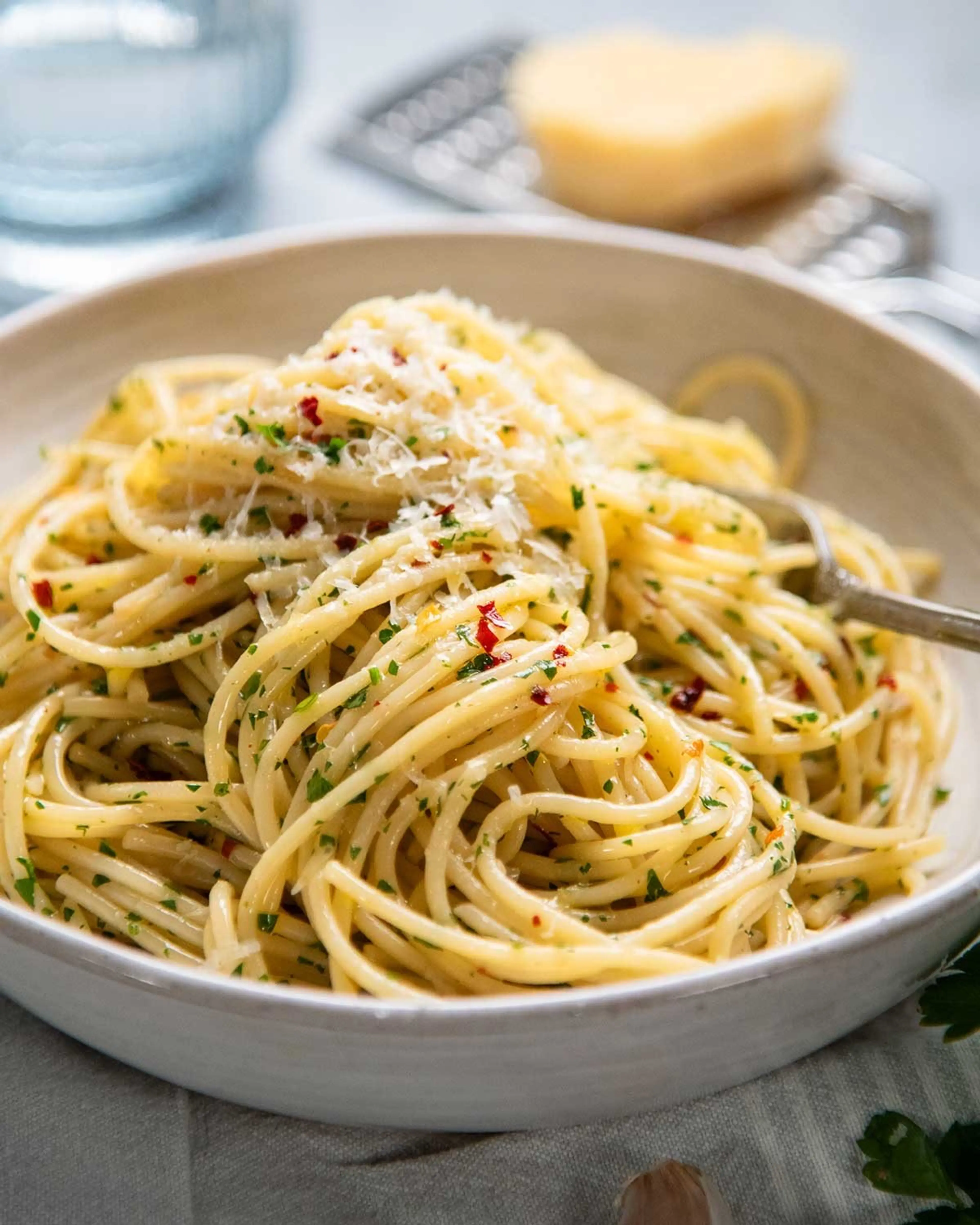 Aglio e Olio (Spaghetti with garlic olive oil)
