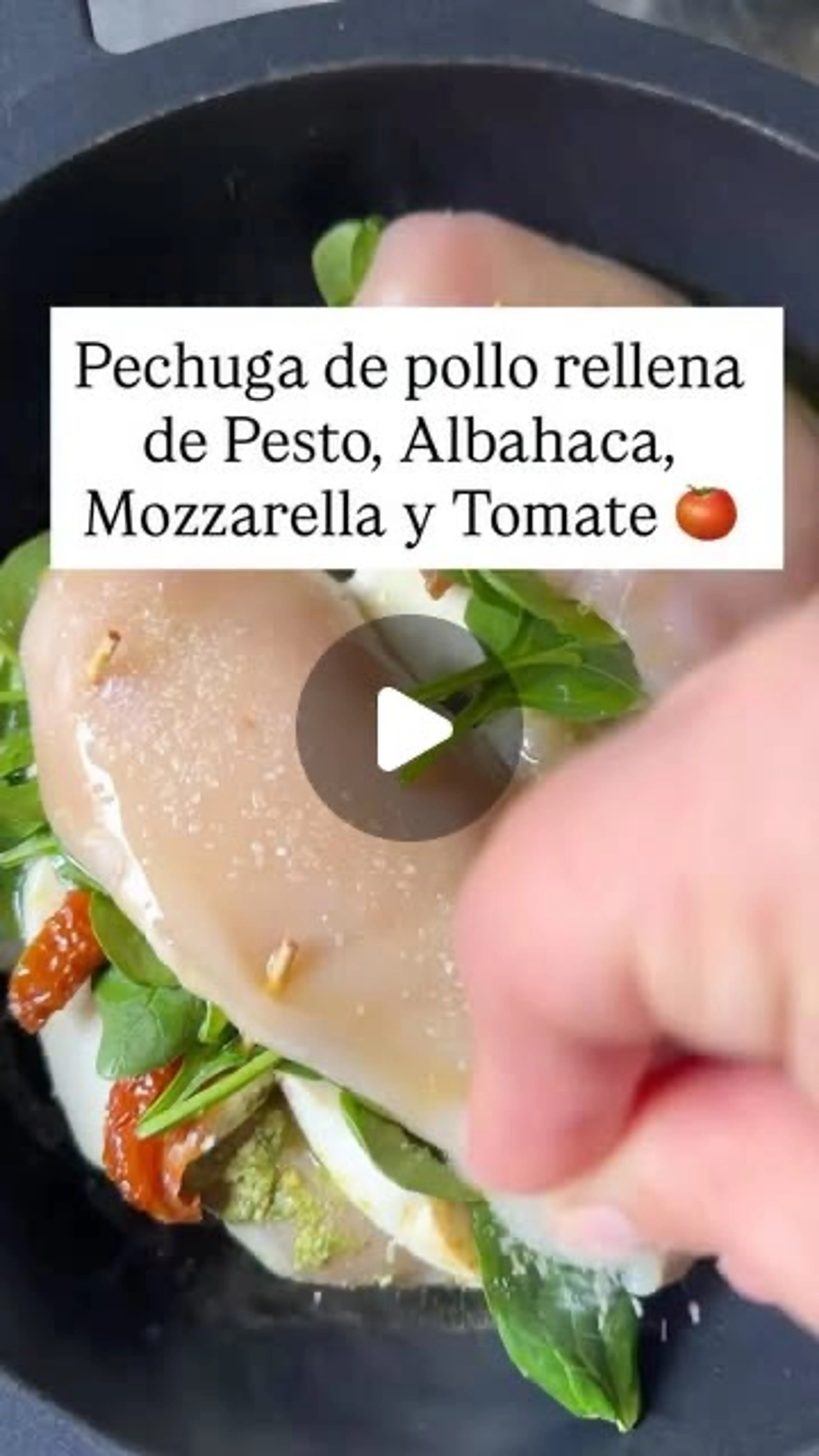 Pollo Relleno De Pesto, Tomate, Albahaca Y Mozarella