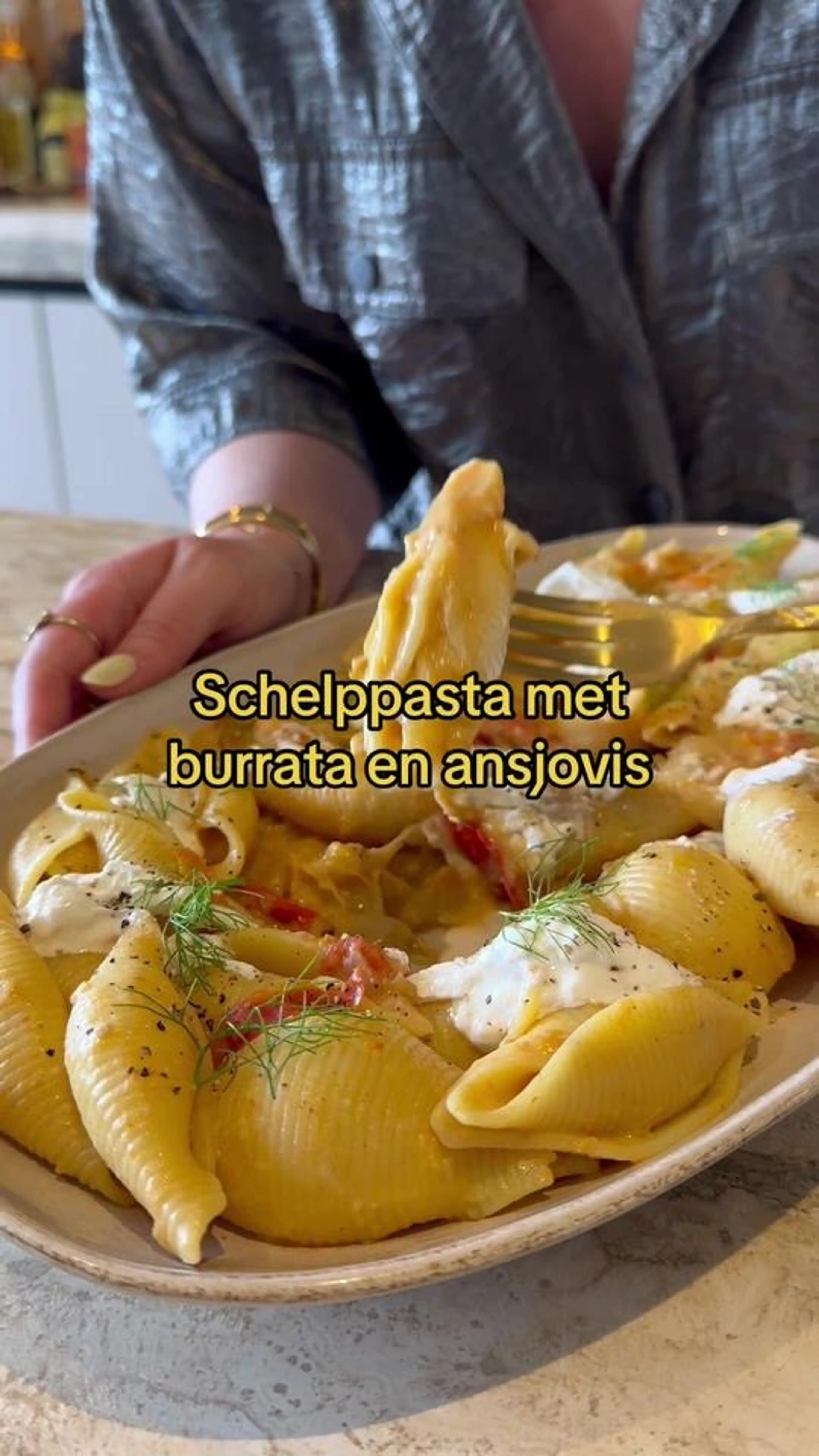 Schelppasta Met Burrata En Ansjovis