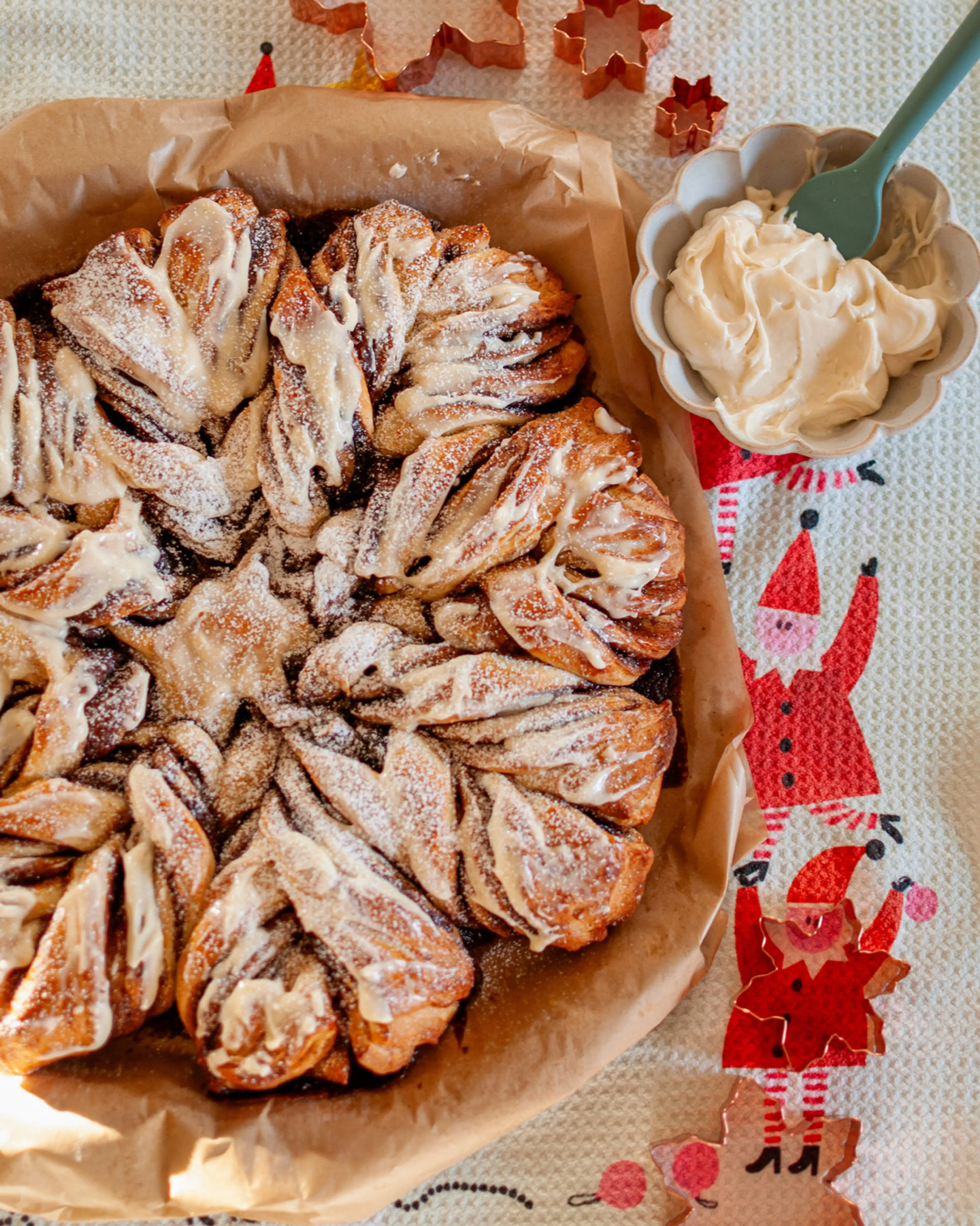 Cinnamon Roll Pull-Apart Snowflake