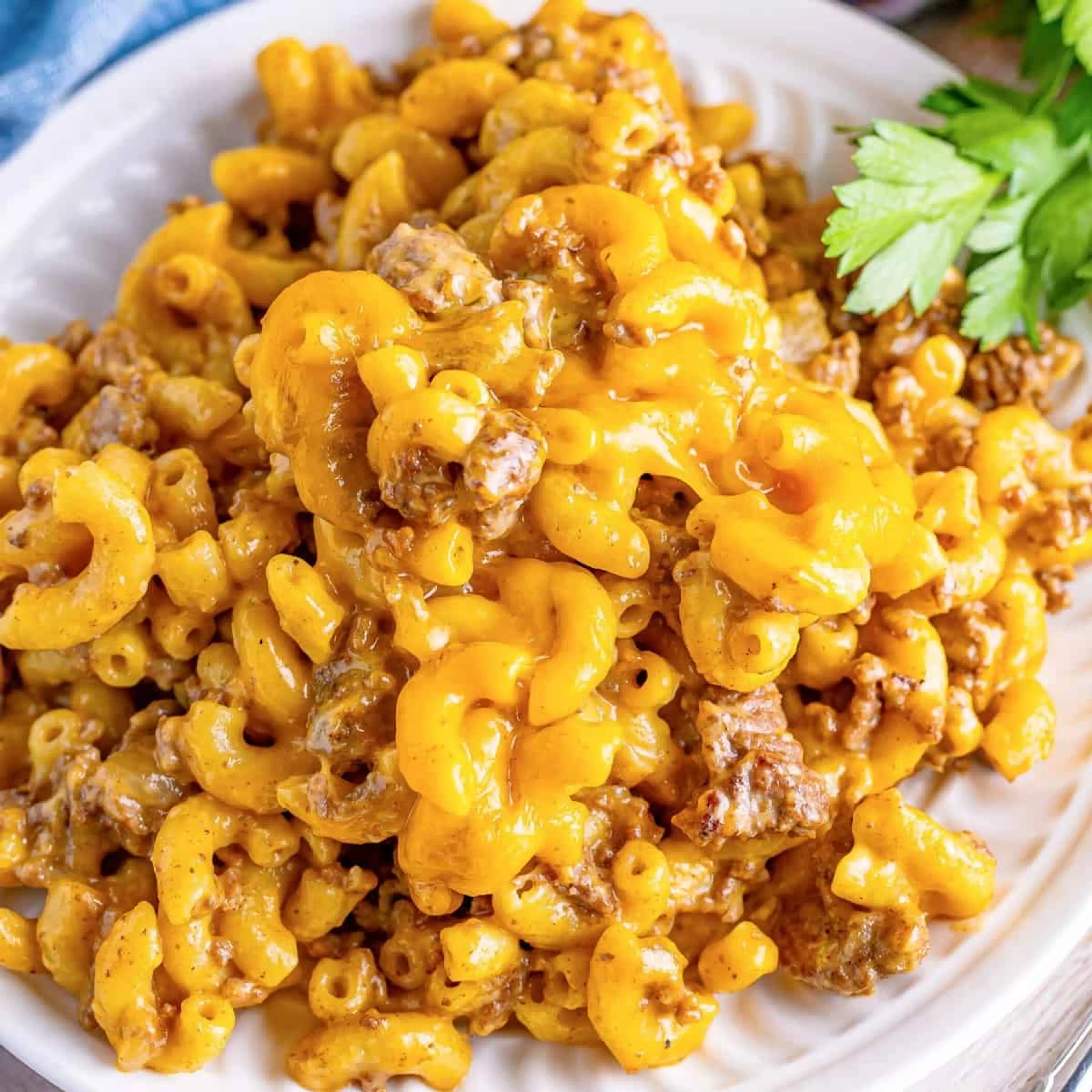 Crock Pot Cheeseburger Macaroni (+Video)