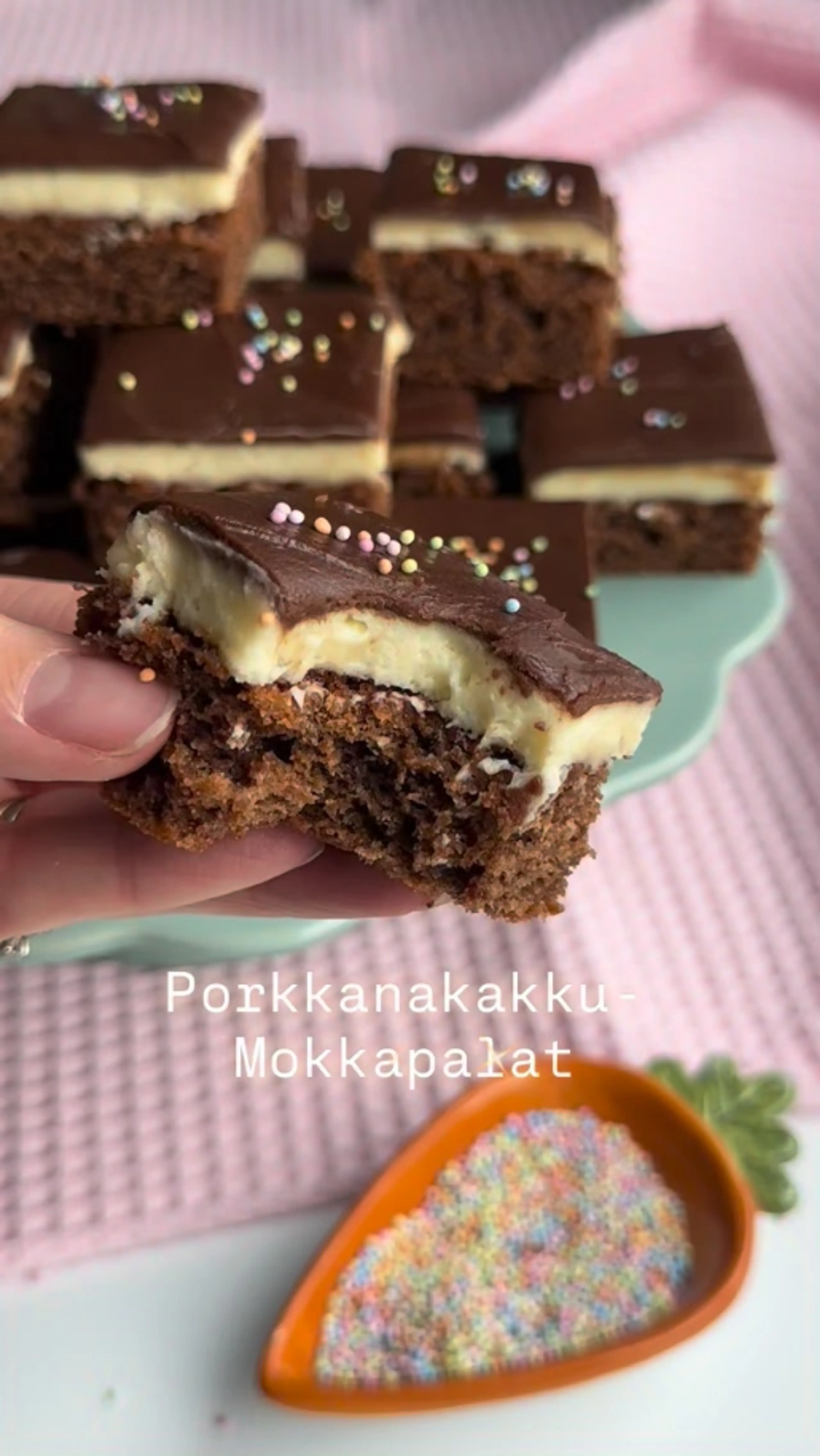 Porkkanakakku-mokkapalat