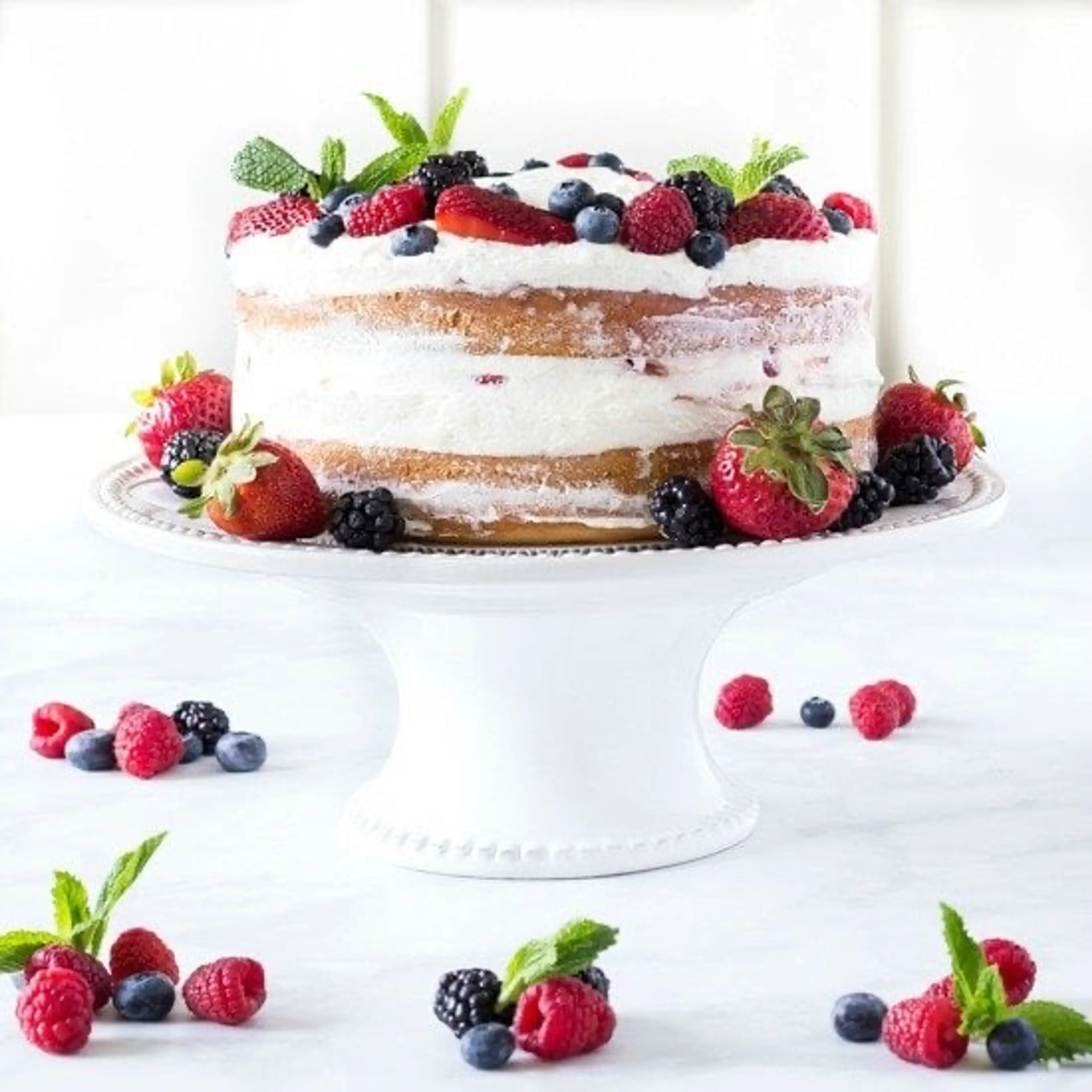 Simplified Berry Chantilly Cake