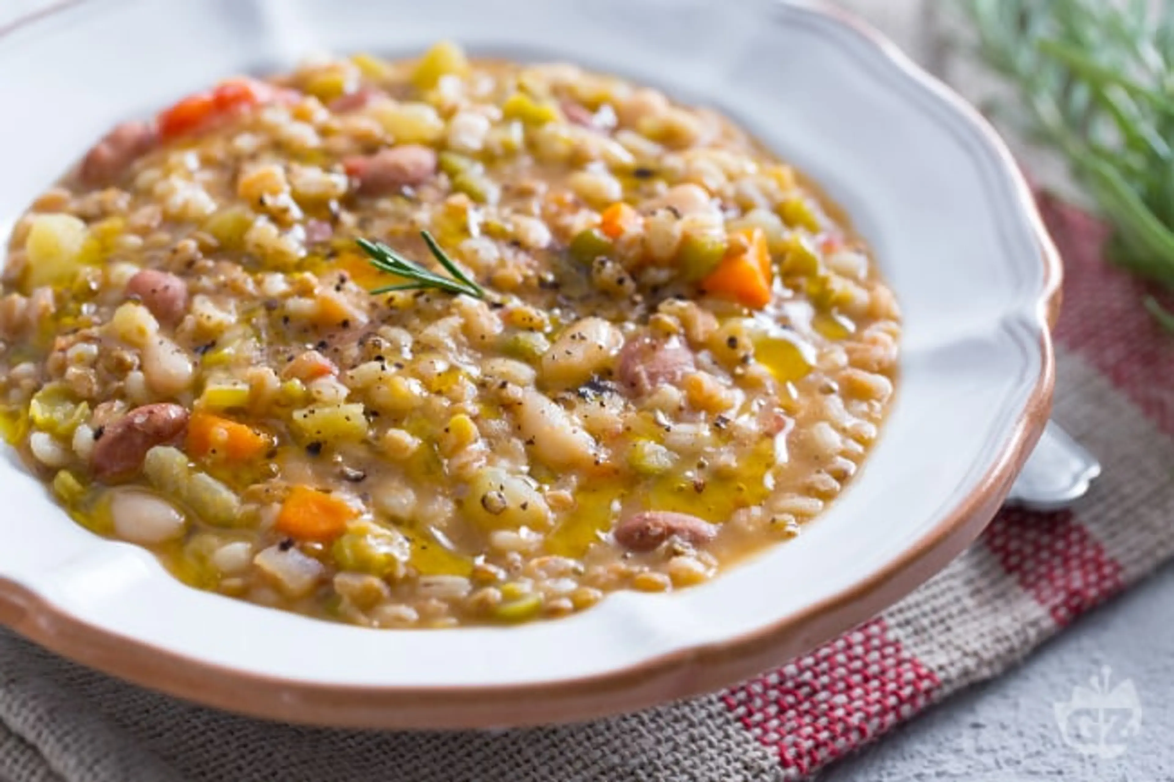 Zuppa di legumi e cereali