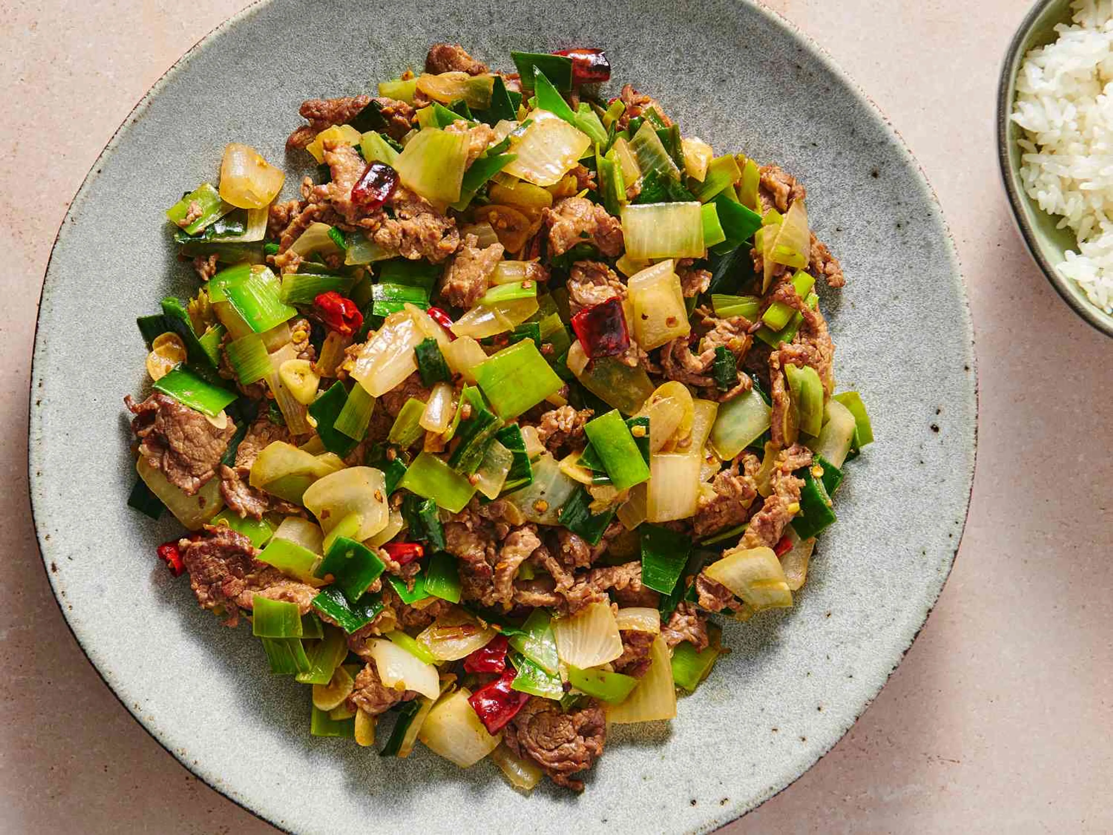 Spicy Stir-Fried Beef With Leeks and Onions Recipe