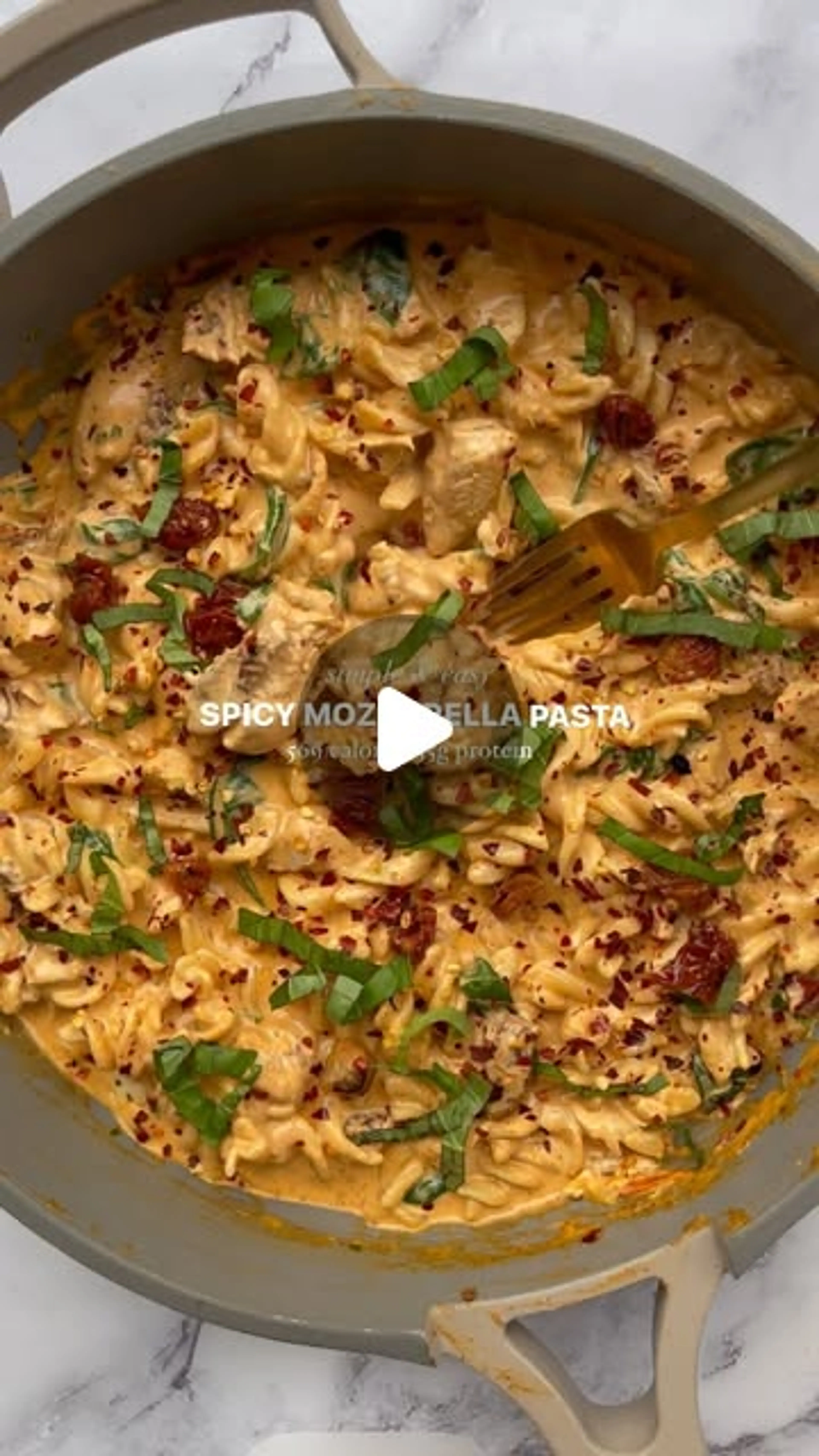 Super Easy Spicy Mozzarella & Chicken Pasta