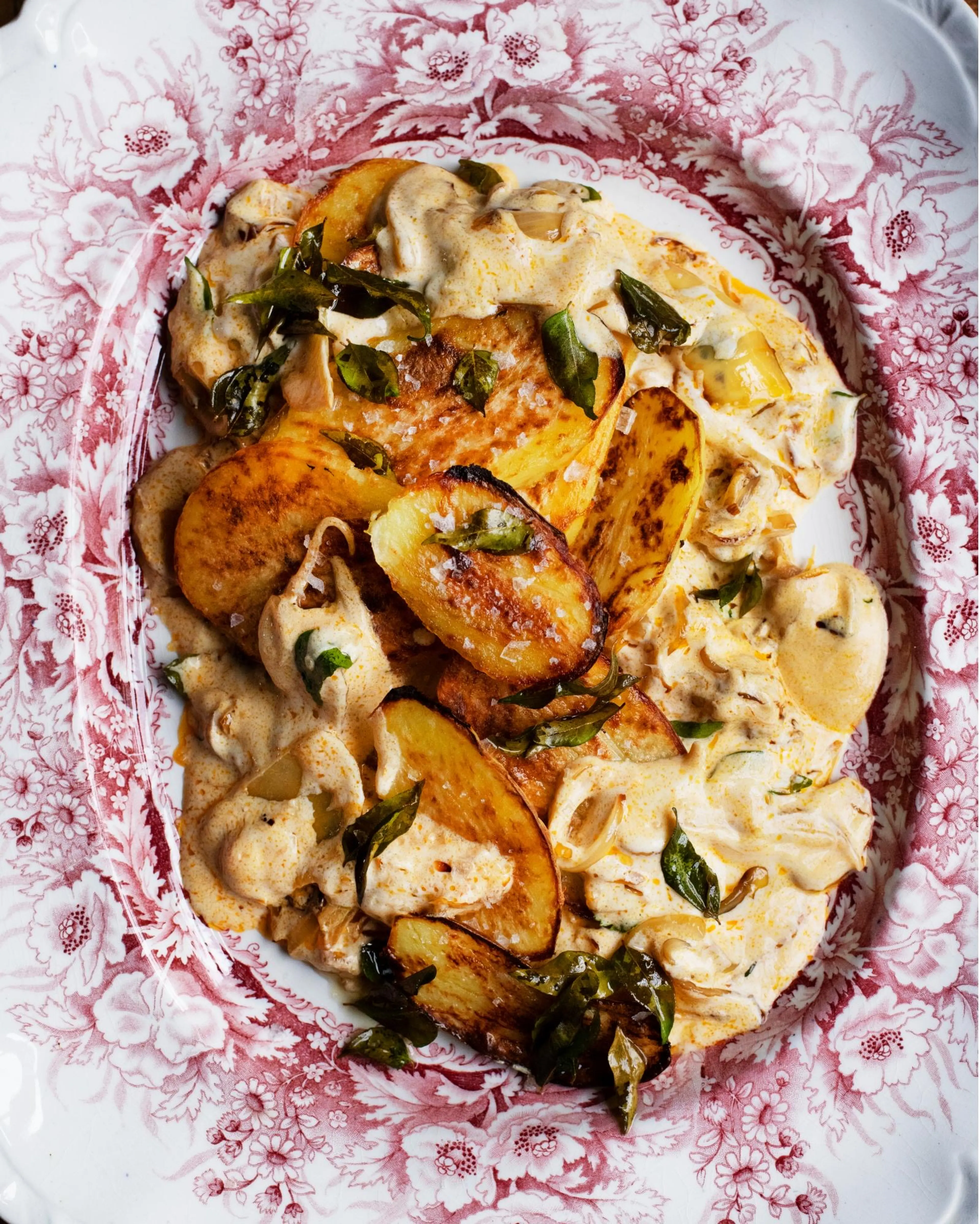 Kartoffelgratin mit Curry-Joghurt-Sauce