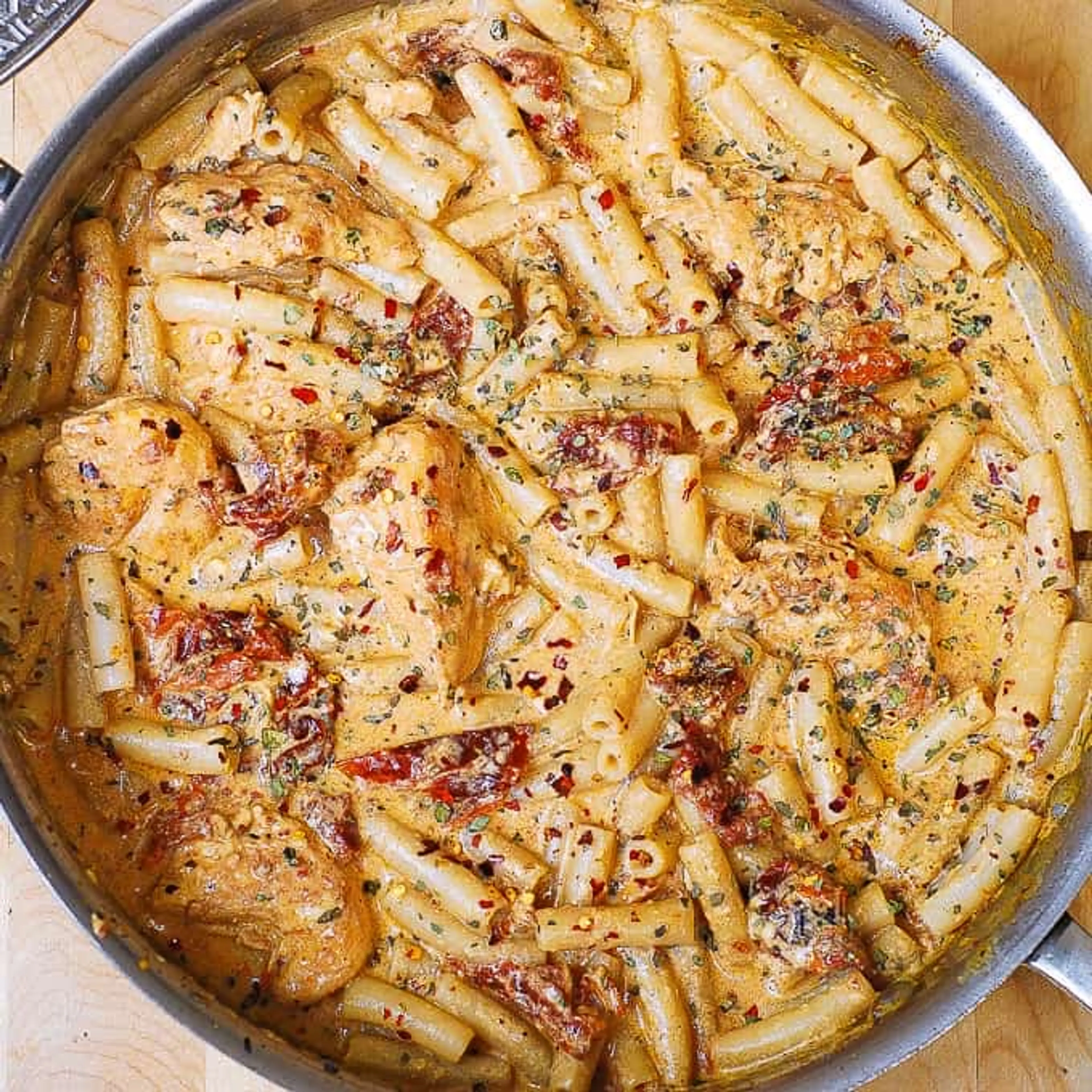 Sun-Dried Tomato Pasta with Chicken and Creamy Mozzarella Sa