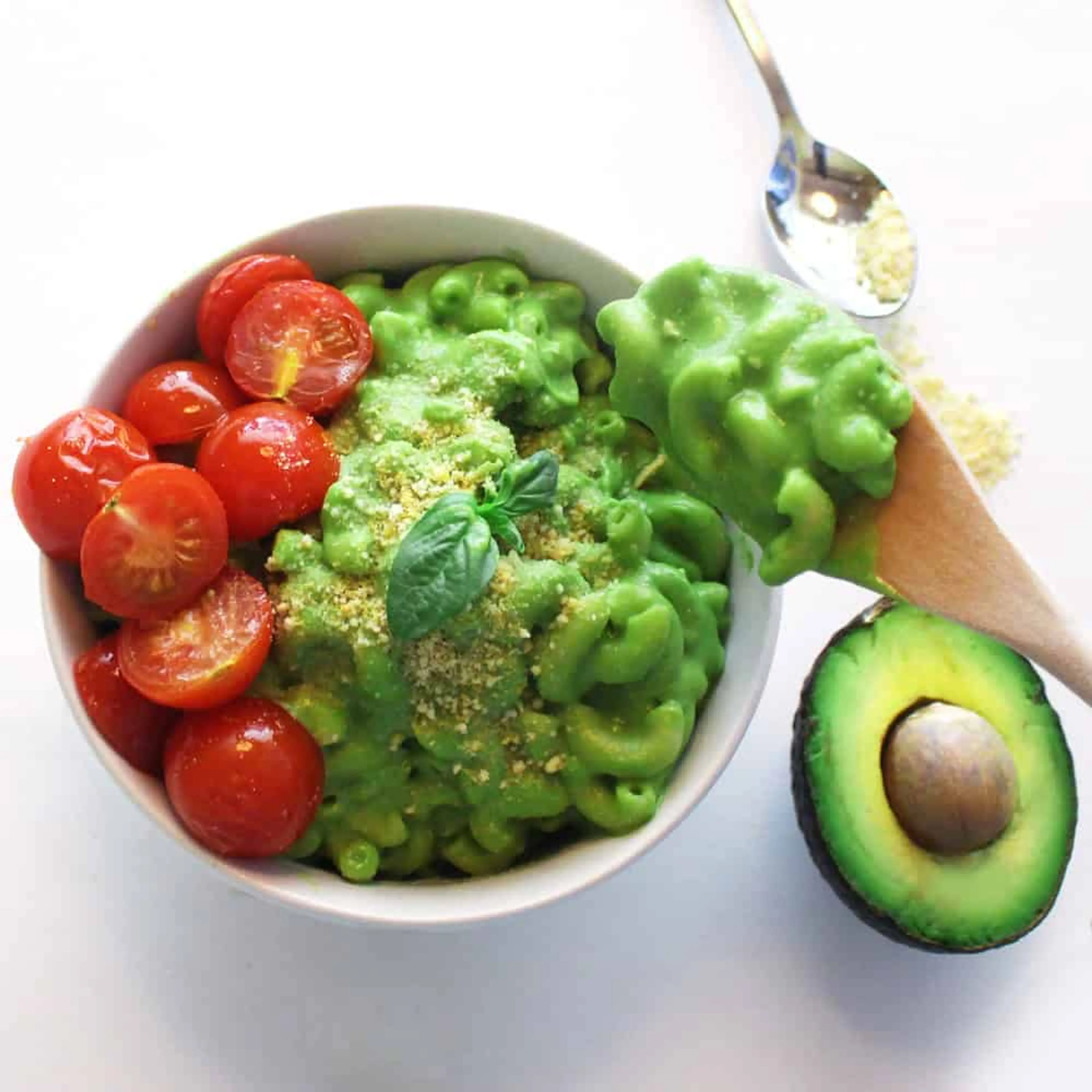 Creamy Avocado Mac and Cheese (Vegan)