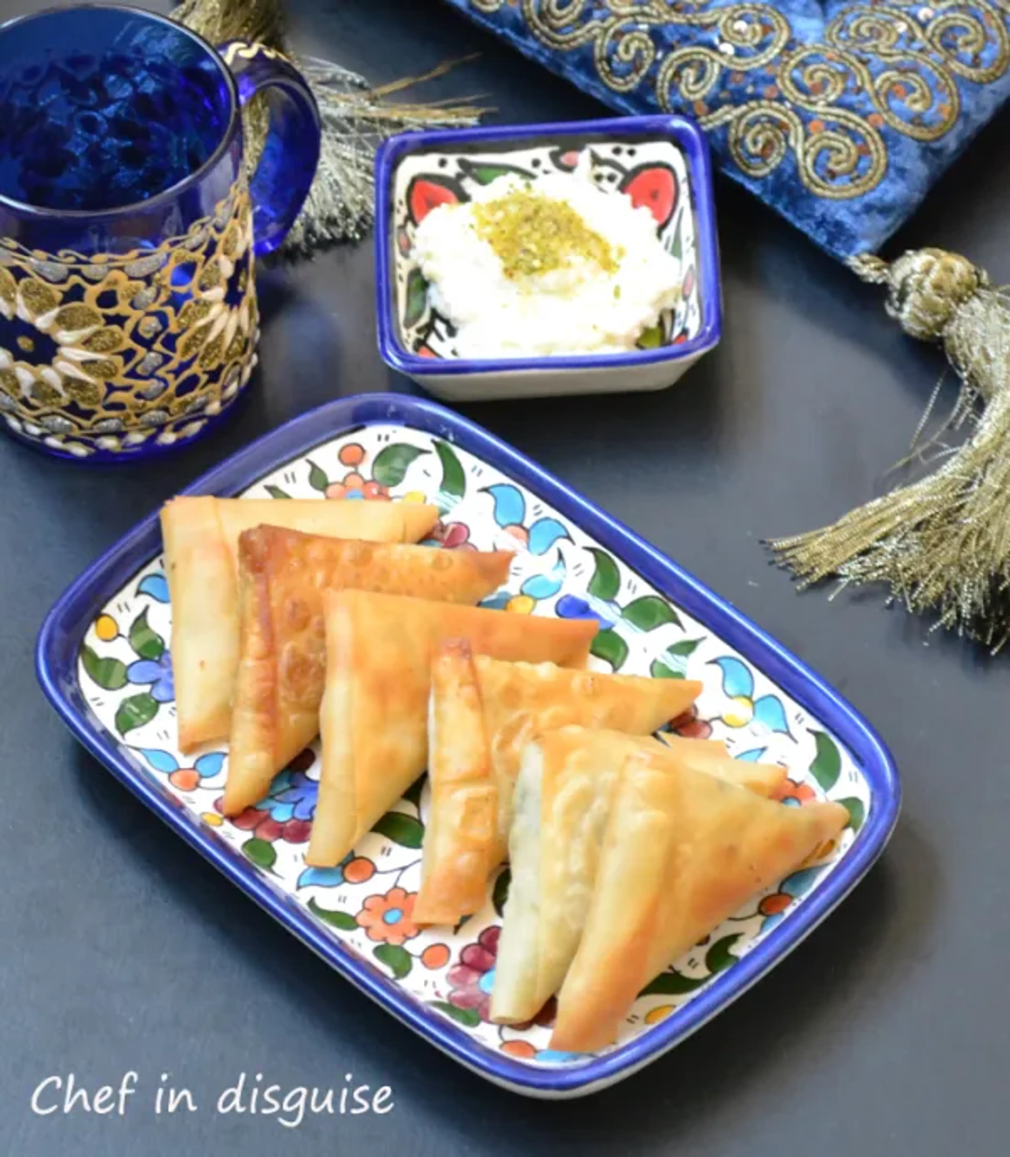 Samboosek (samosas)