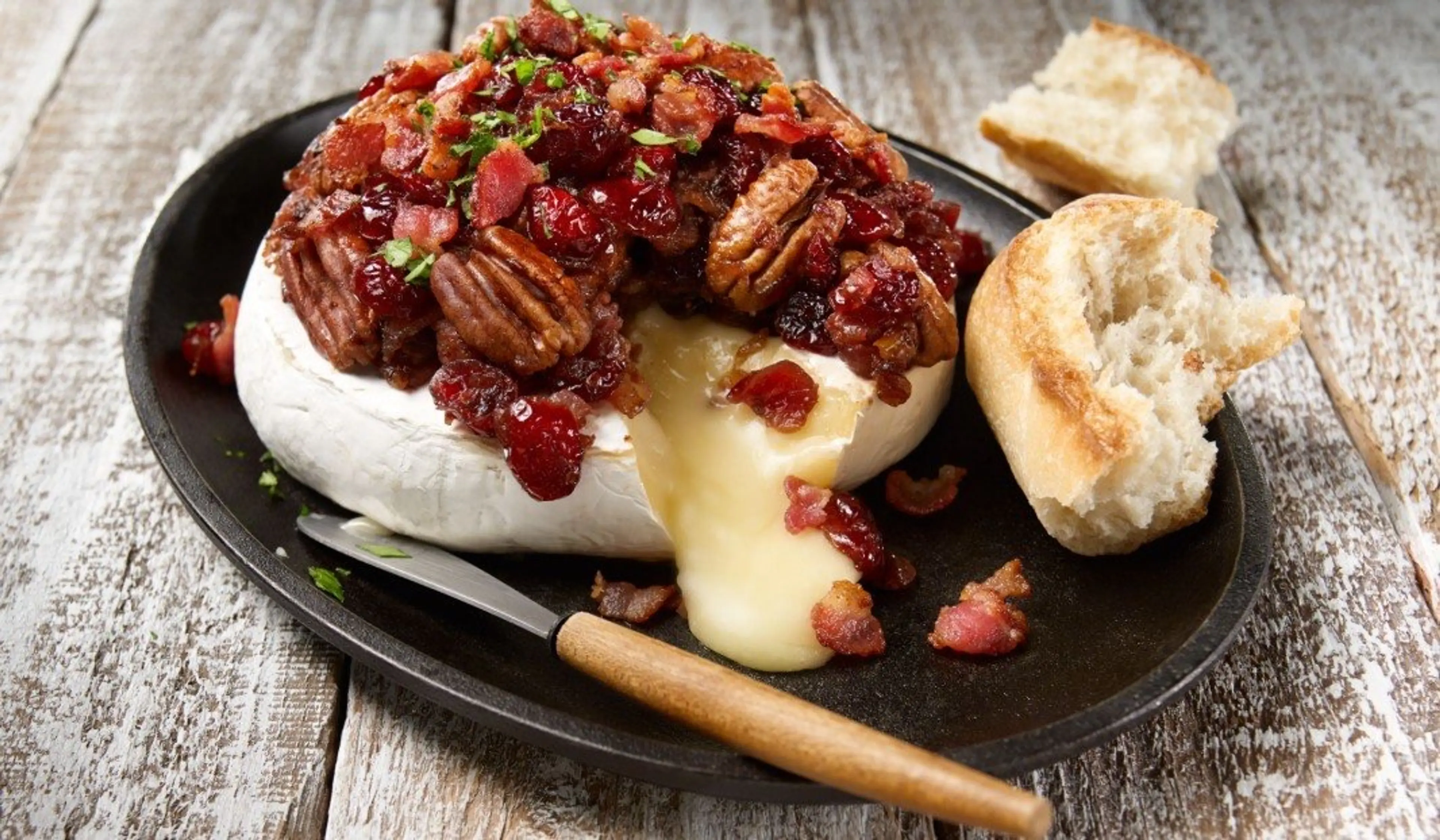 Brie fondant au bacon, érable et pacanes