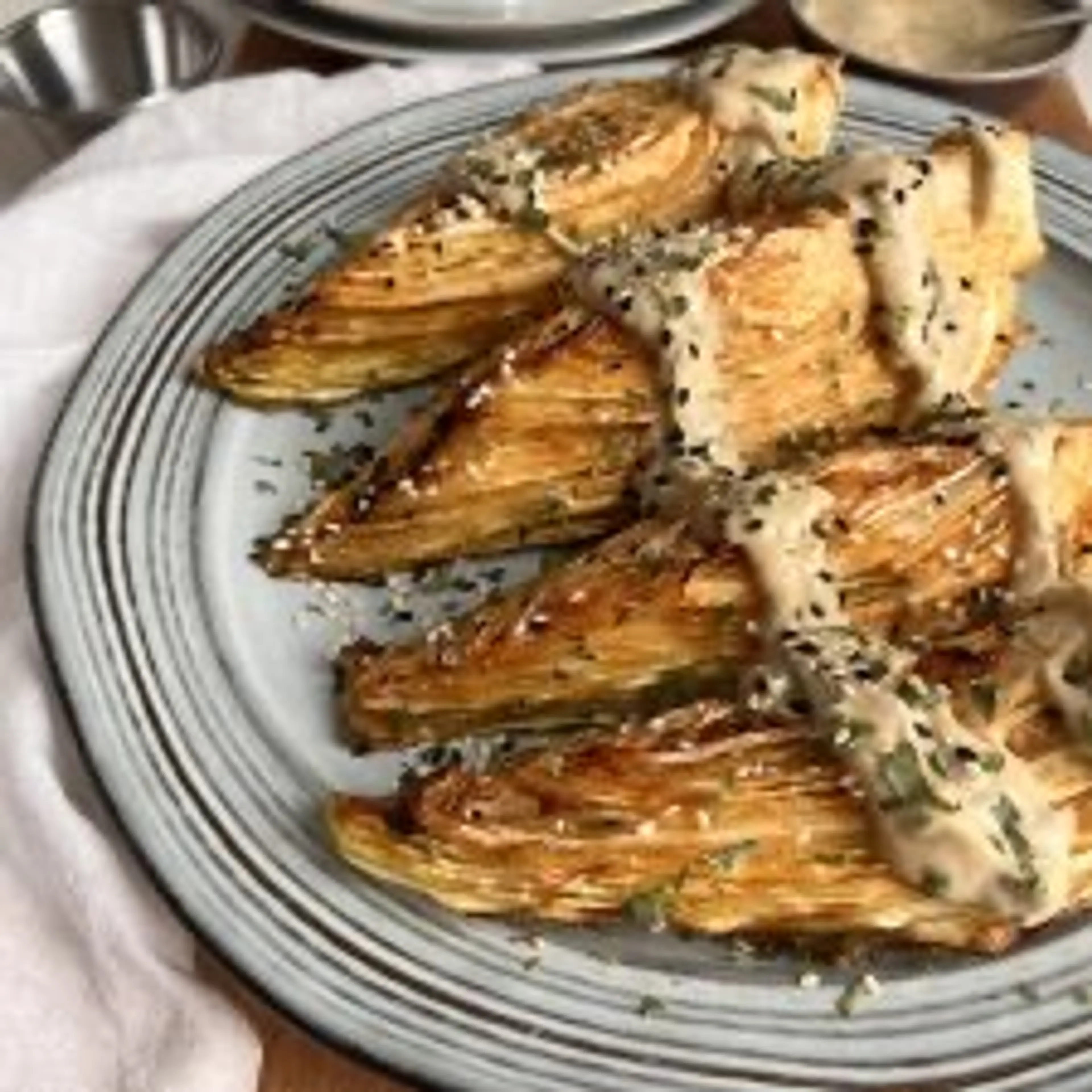 Geroosterde spitskool met tahin dressing