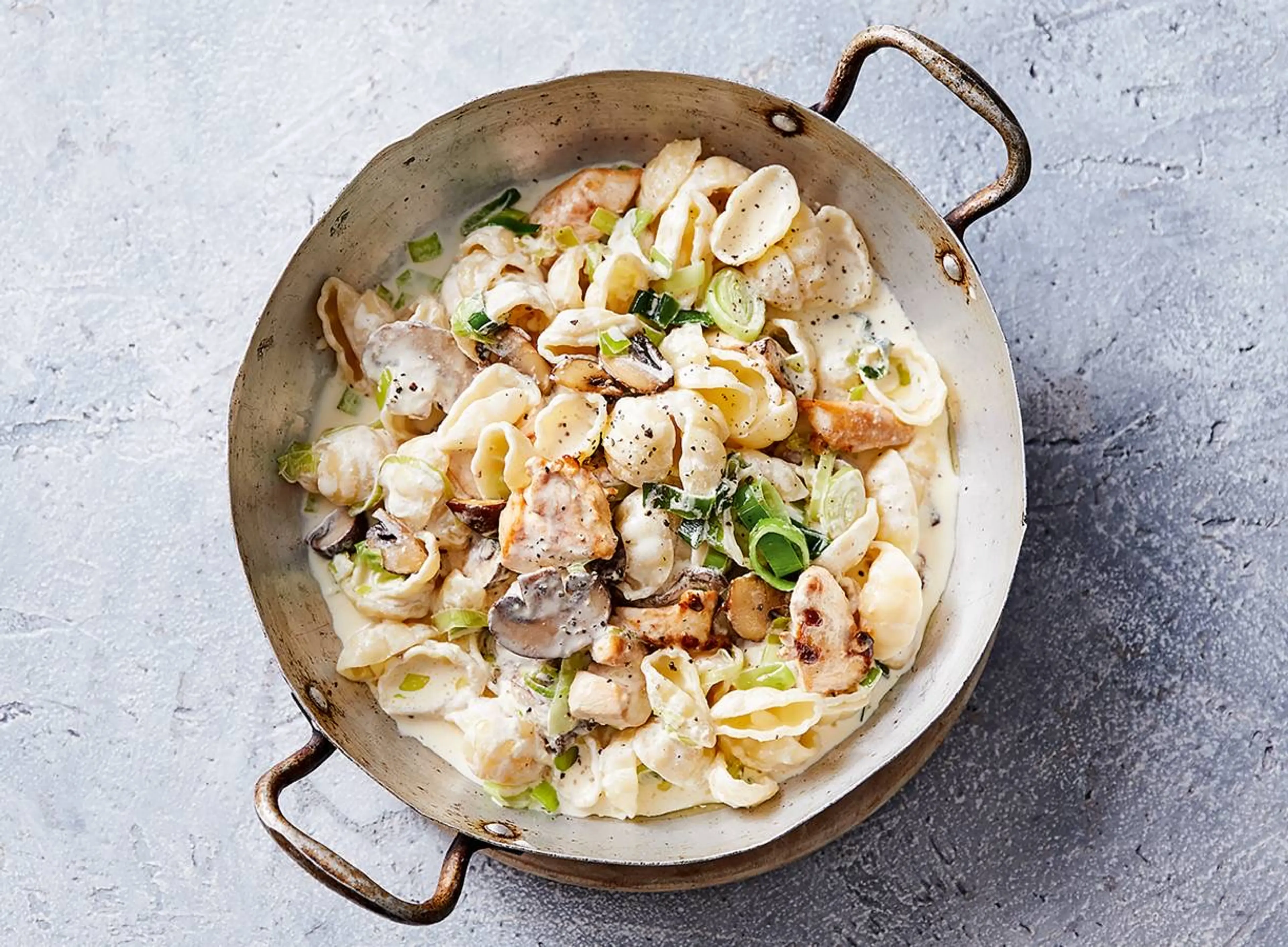 Pasta met kip en champignonroomsaus