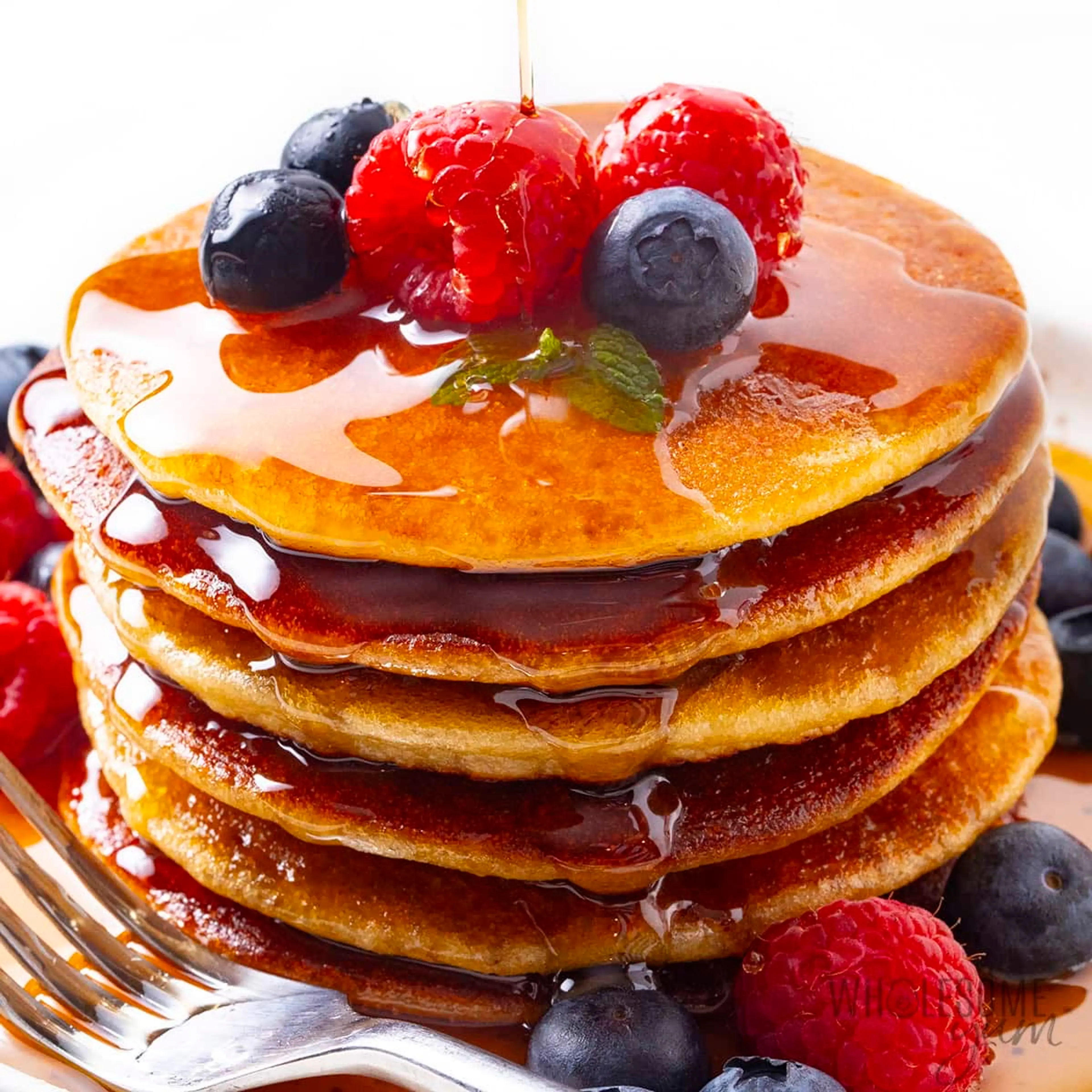 Almond Flour Pancakes (Fluffy, Easy Recipe)